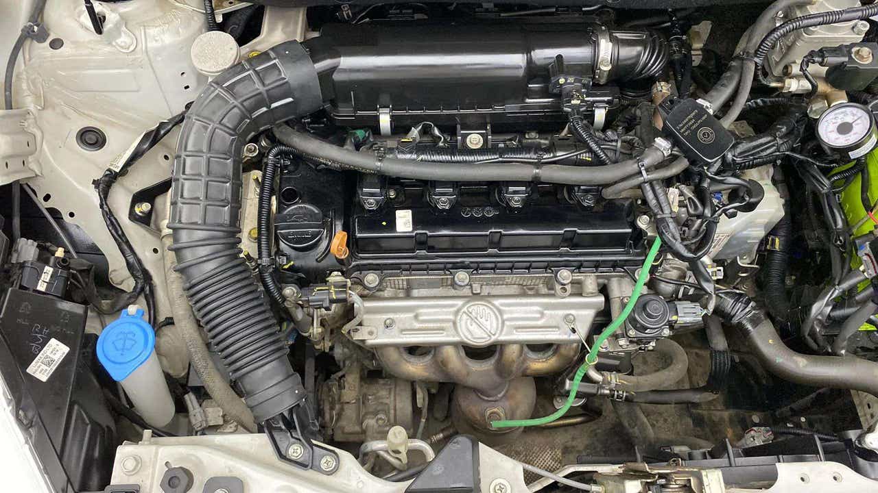 Engine bay of a Maruti Suzuki Dzire