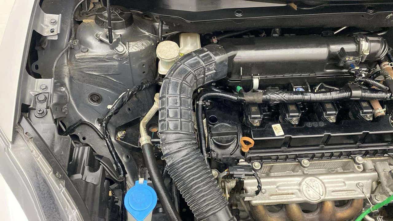 Engine bay view of a Maruti Suzuki Dzire 2018-2023