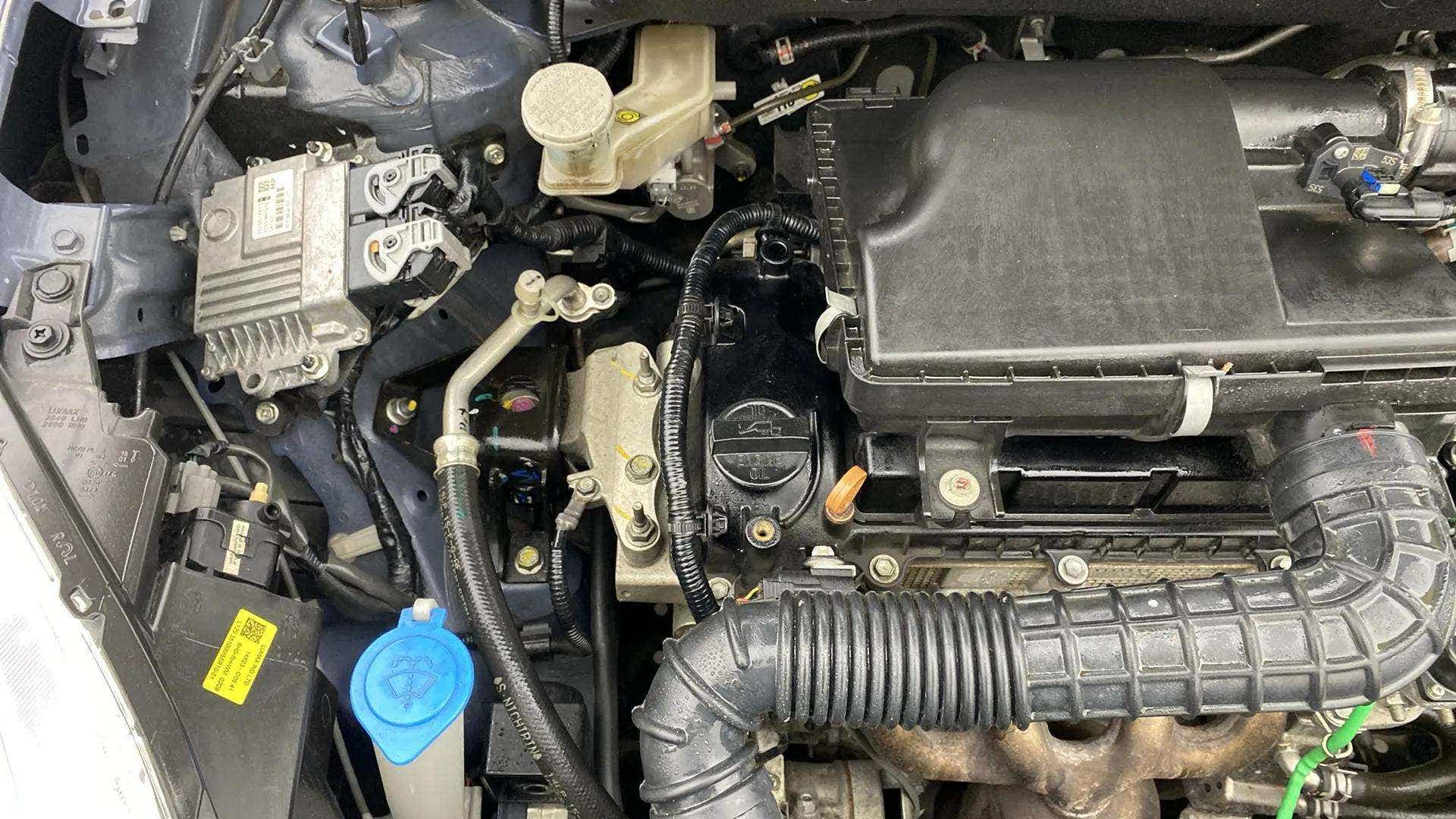 Engine bay of a Maruti Suzuki Dzire 2018-2023