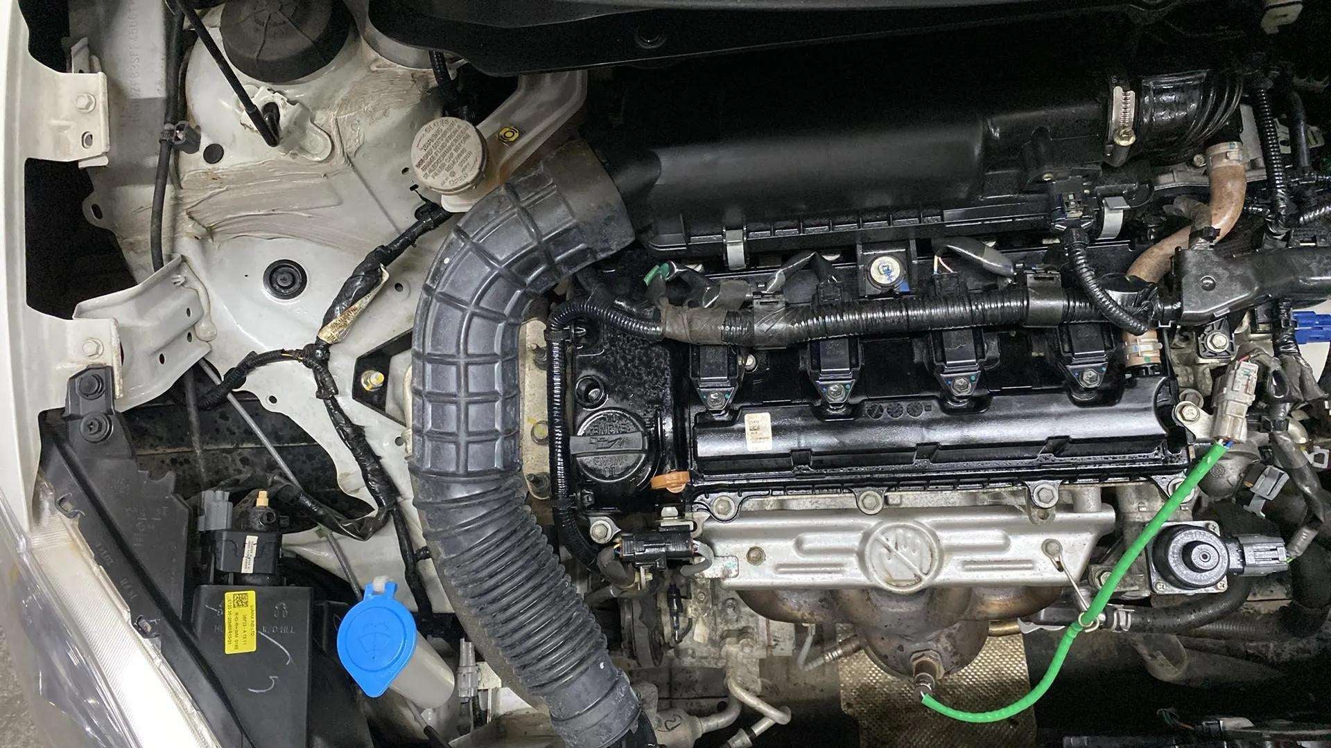 Engine bay view of a Maruti Suzuki Dzire 2018-2023