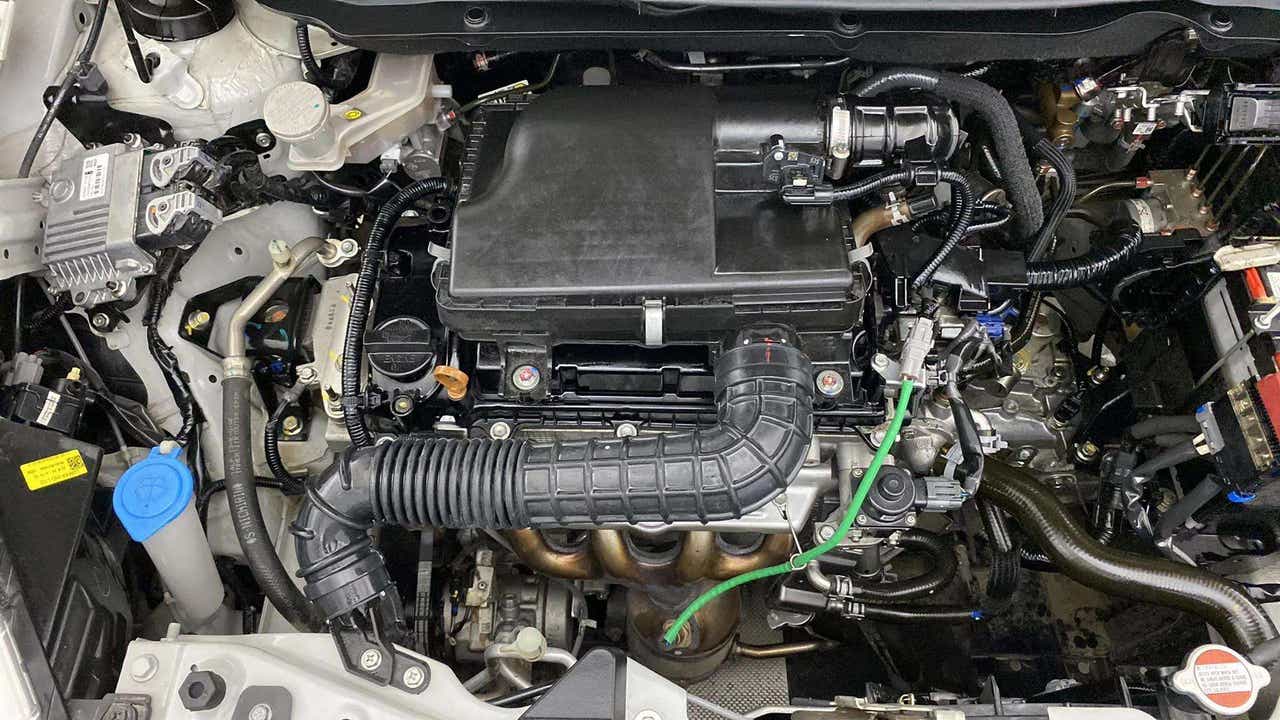 Engine bay of a Maruti Suzuki Dzire