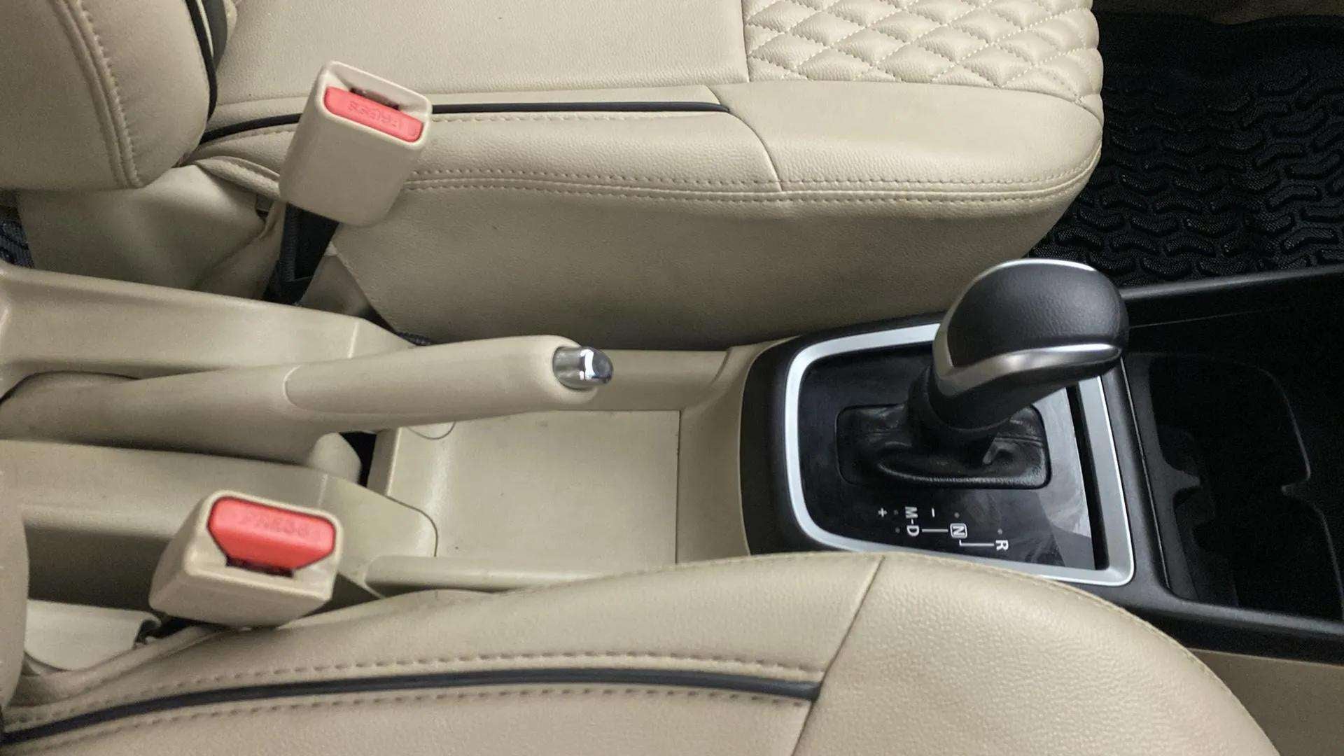 Center console and gear lever of a Maruti Suzuki Dzire 2018-2023
