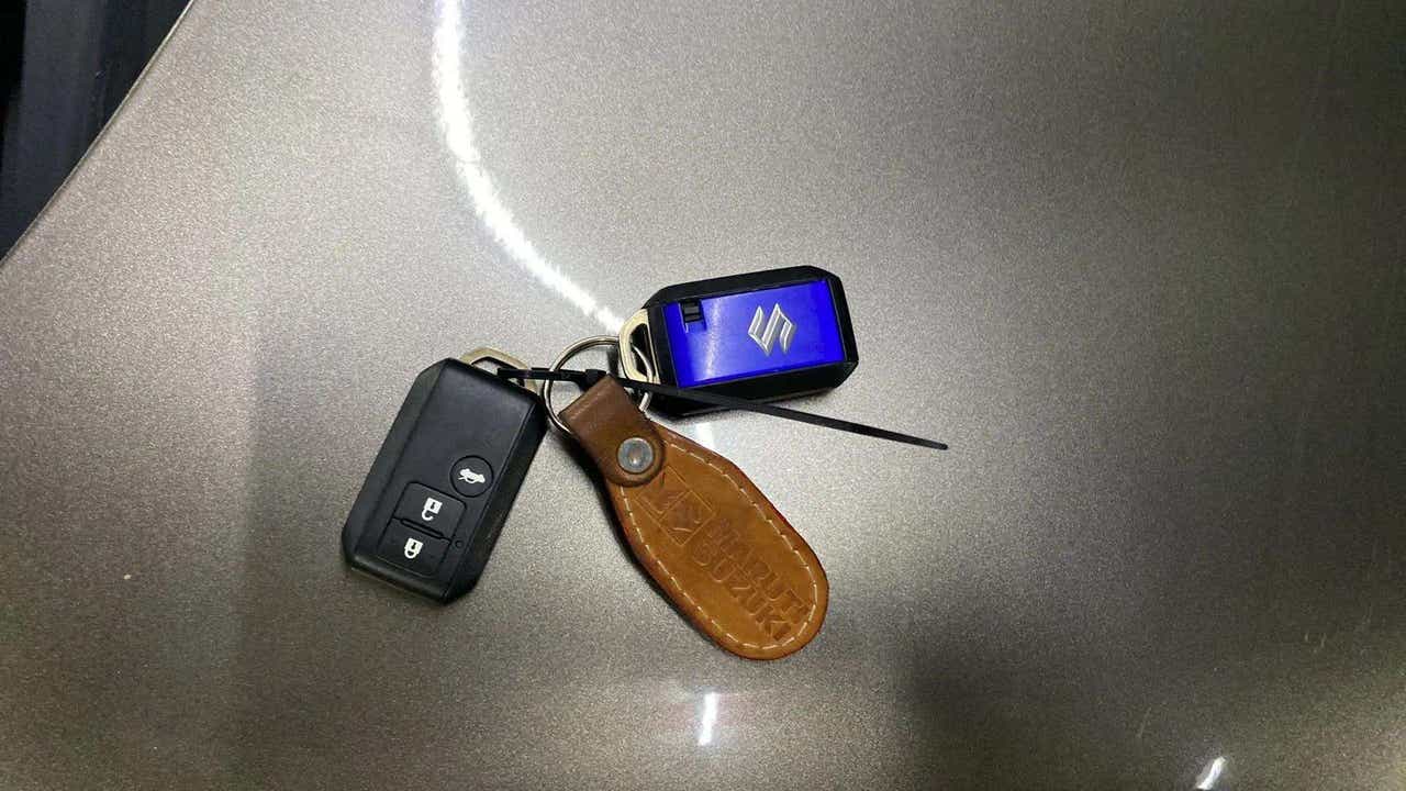 Car key set of a Maruti Suzuki Dzire 2018-2023