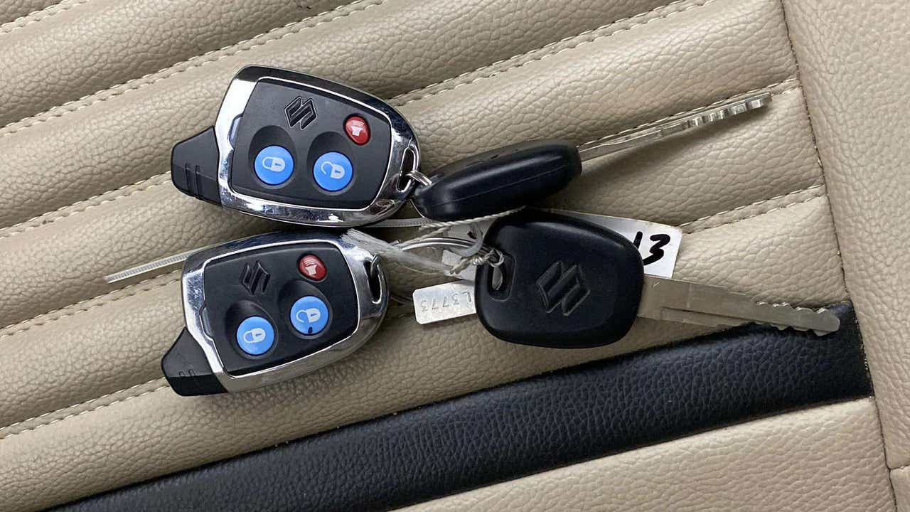 Car key set of a Maruti Suzuki Dzire 2018-2023
