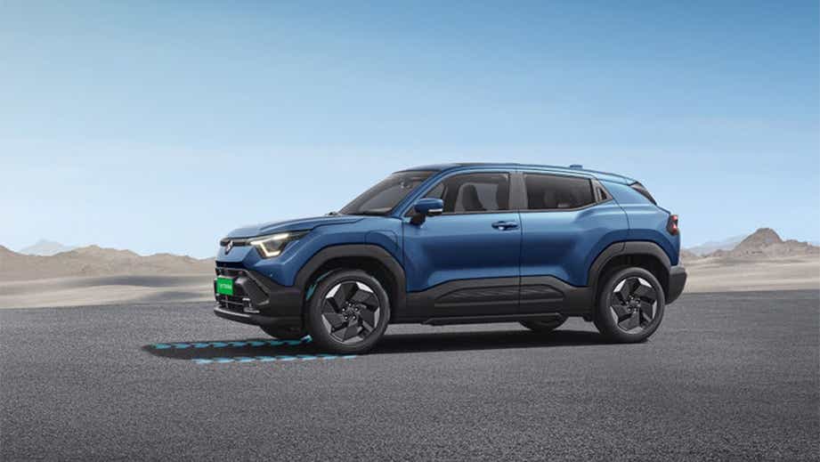 Side view of a Nexa Blue Maruti Suzuki e Vitara