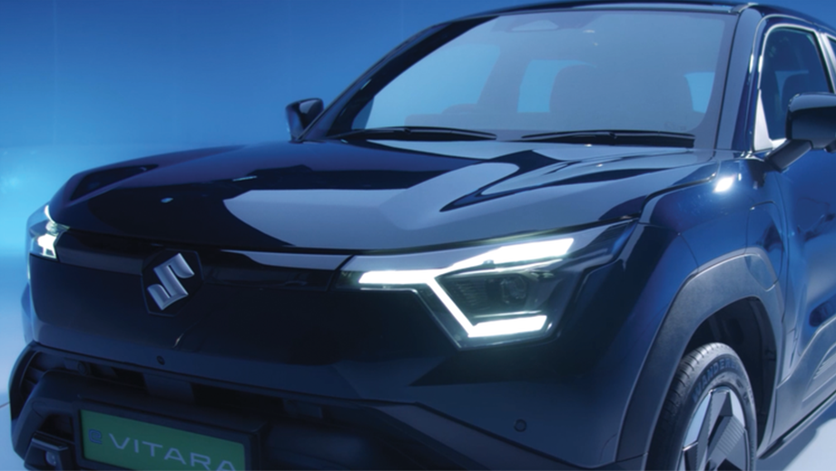 Front three-quarter view of a Nexa Blue Maruti Suzuki e Vitara