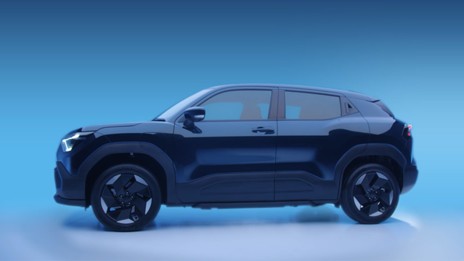 Side view of a nexa blue Maruti Suzuki e Vitara