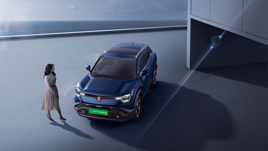 Front three-quarter view of a Nexa Blue Maruti Suzuki e Vitara