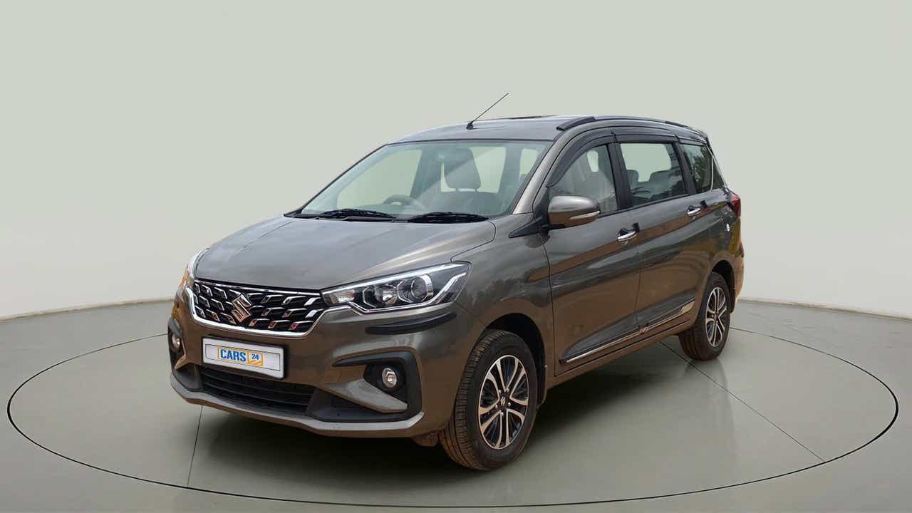 Front three-quarter view of a Magma Grey Maruti Suzuki Ertiga