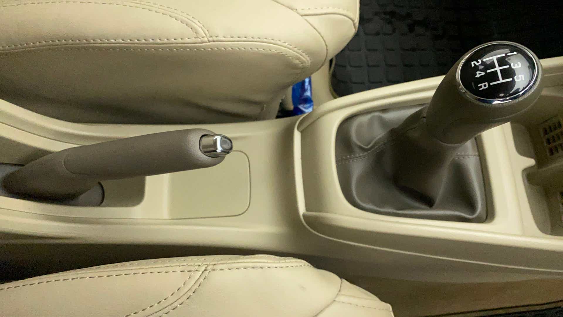 Gear shifter and handbrake area of a Maruti Suzuki Ertiga
