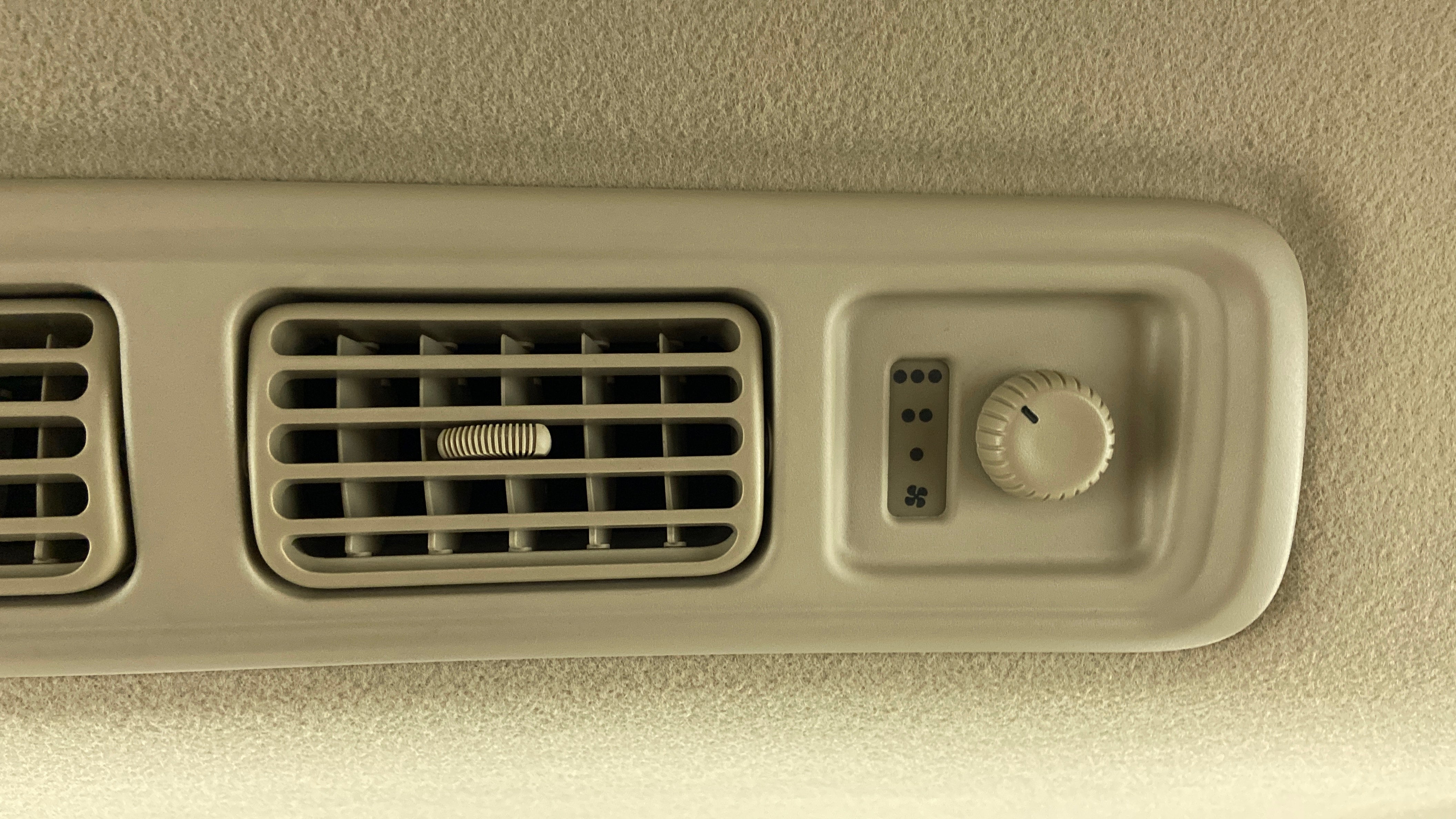 Roof air vent and fan speed control of a Maruti Suzuki Ertiga