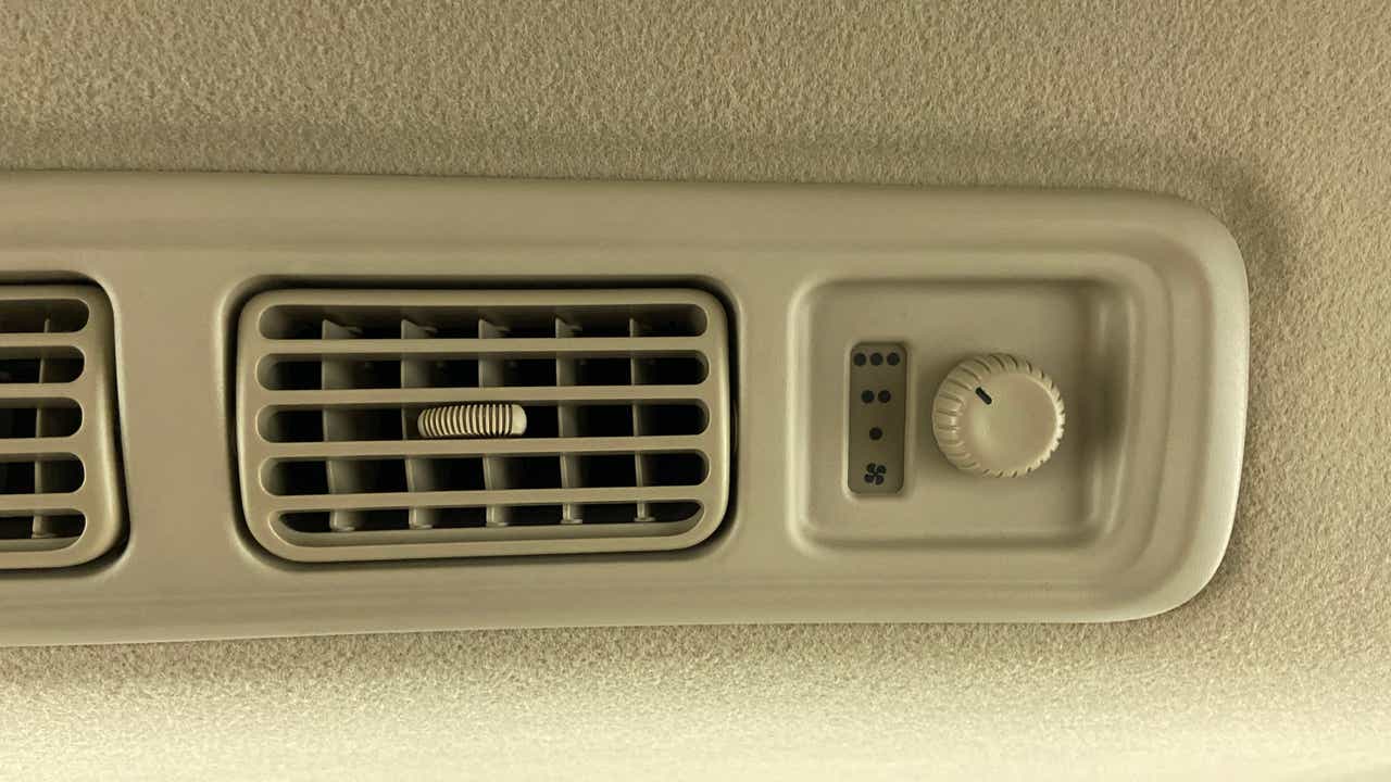 Roof air vent and fan speed control of a Maruti Suzuki Ertiga