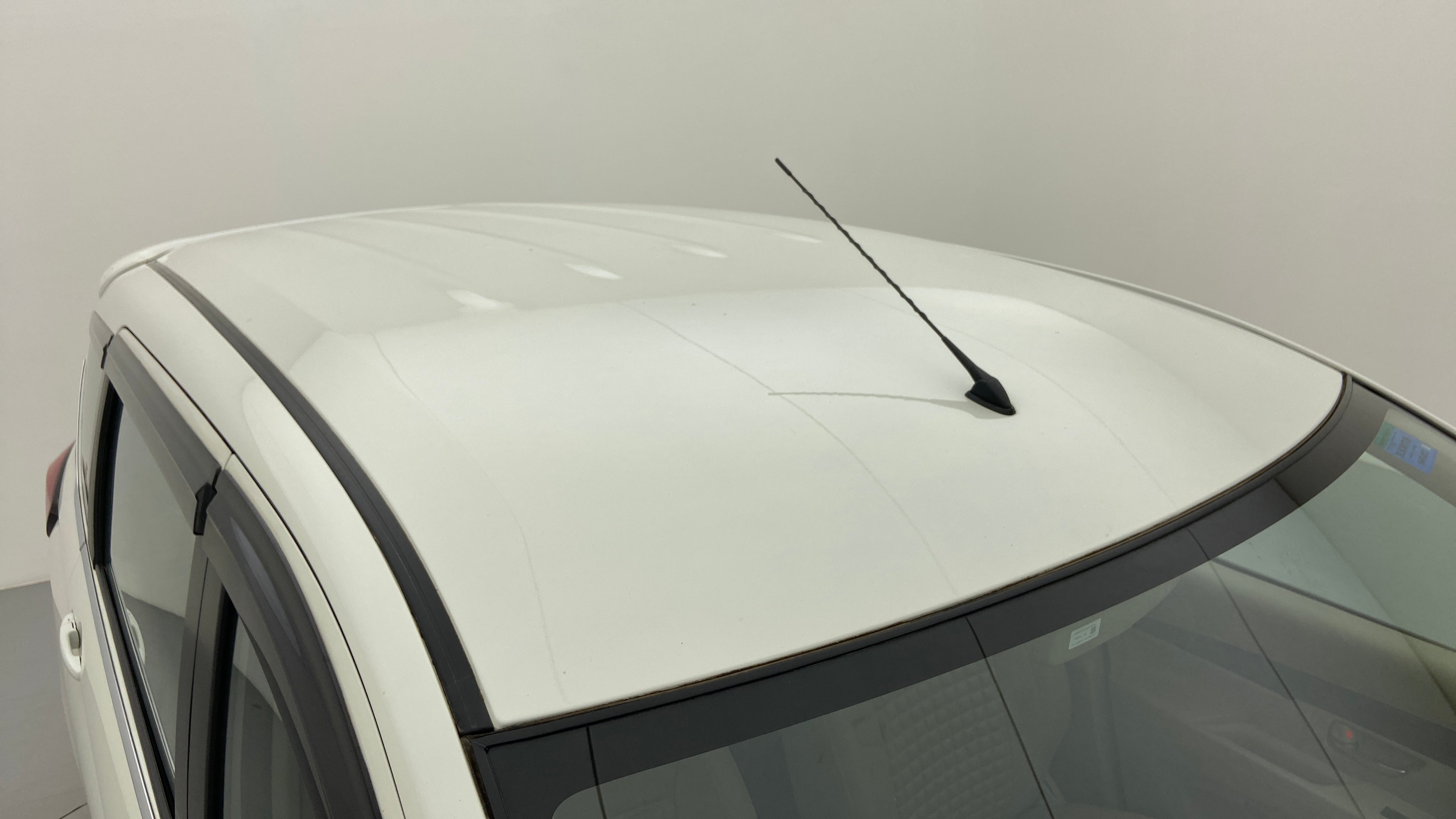 Roof and antenna view of a Maruti Suzuki Ertiga