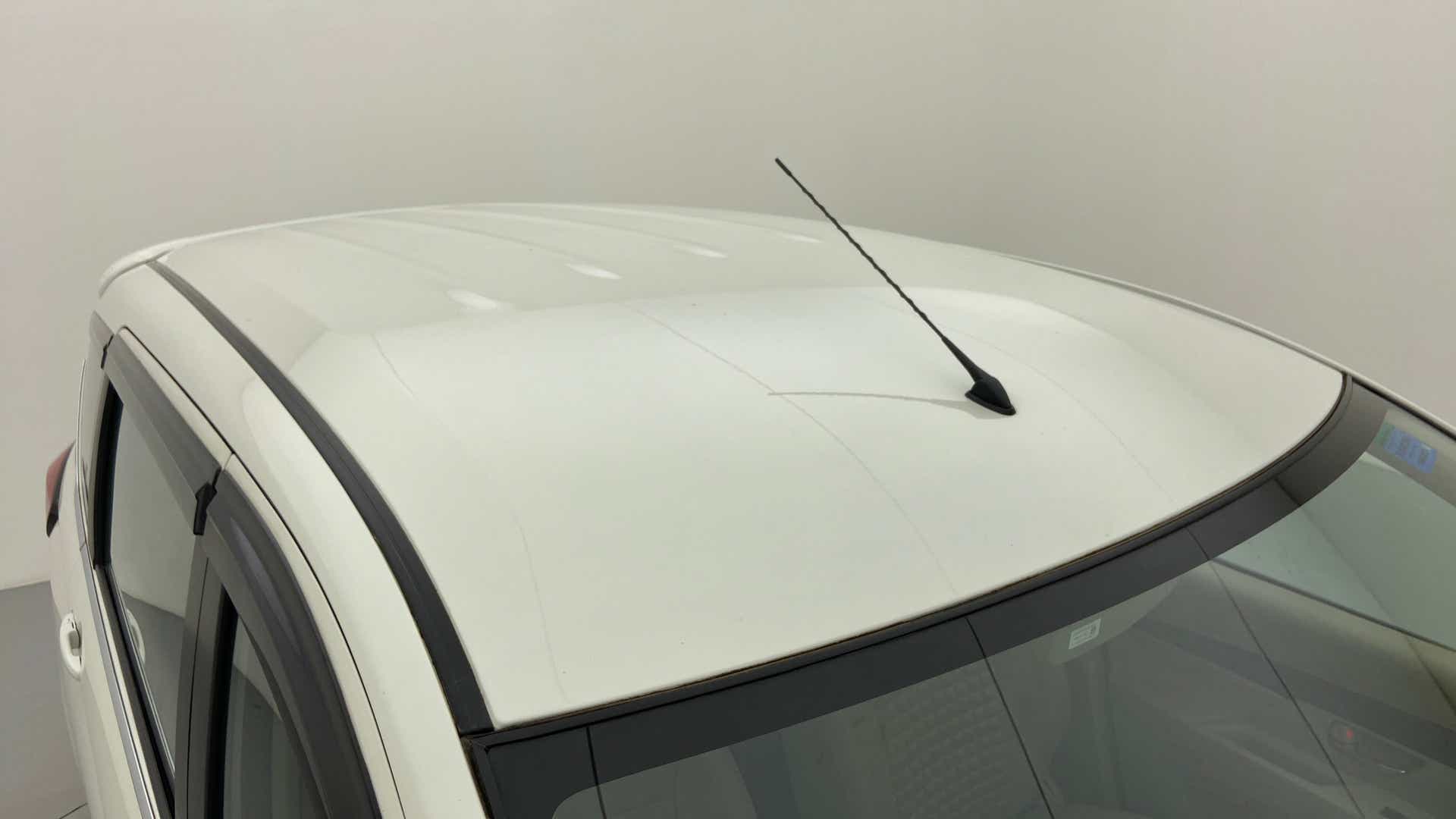 Roof and antenna view of a Maruti Suzuki Ertiga