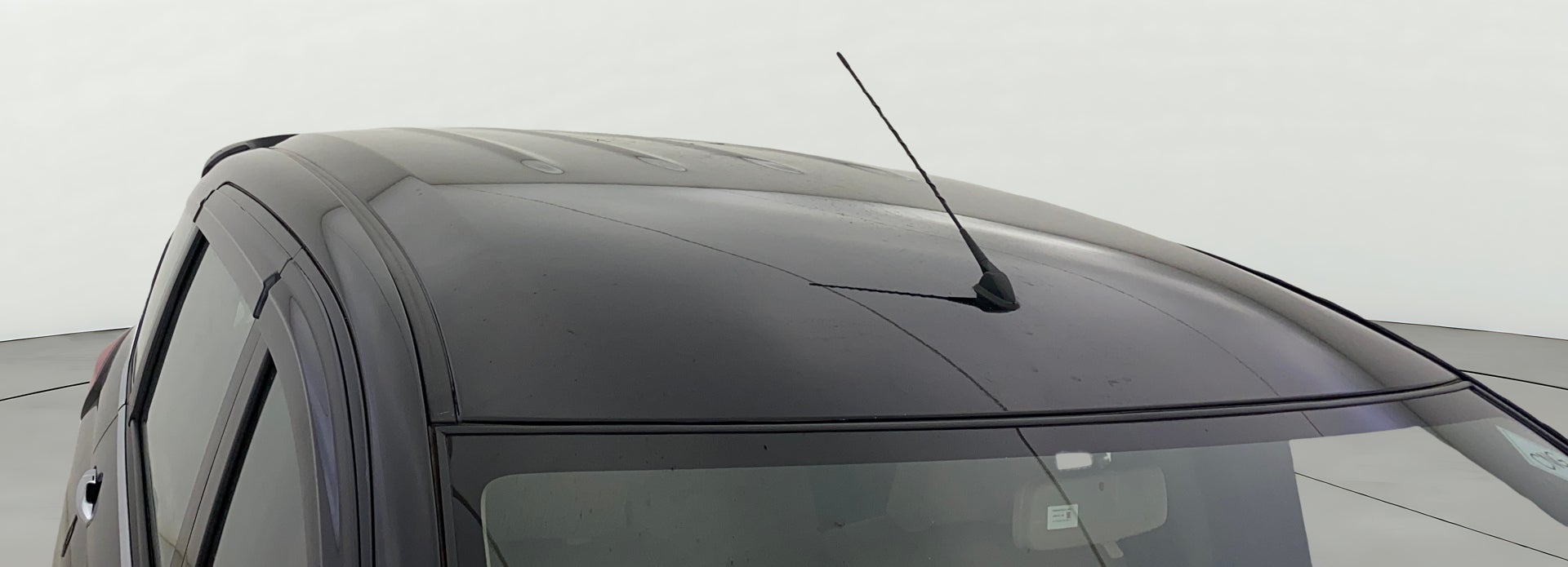Roof and antenna view of a Maruti Suzuki Ertiga