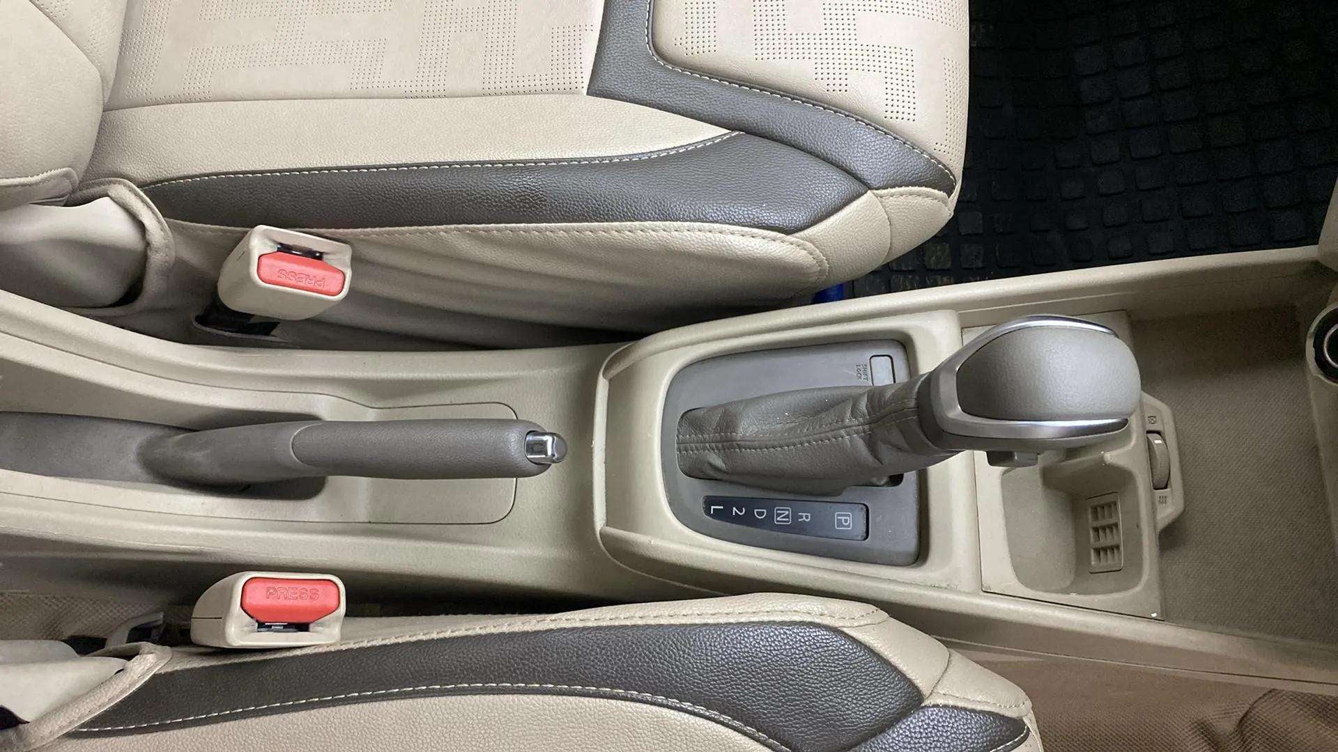 Gear lever and center console of a Maruti Suzuki Ertiga