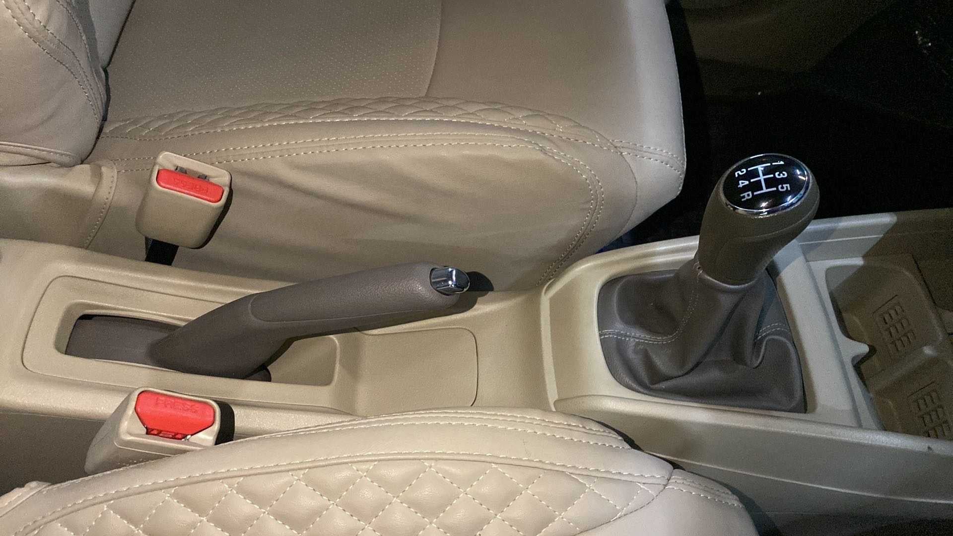 Gear lever and handbrake area of a Maruti Suzuki Ertiga