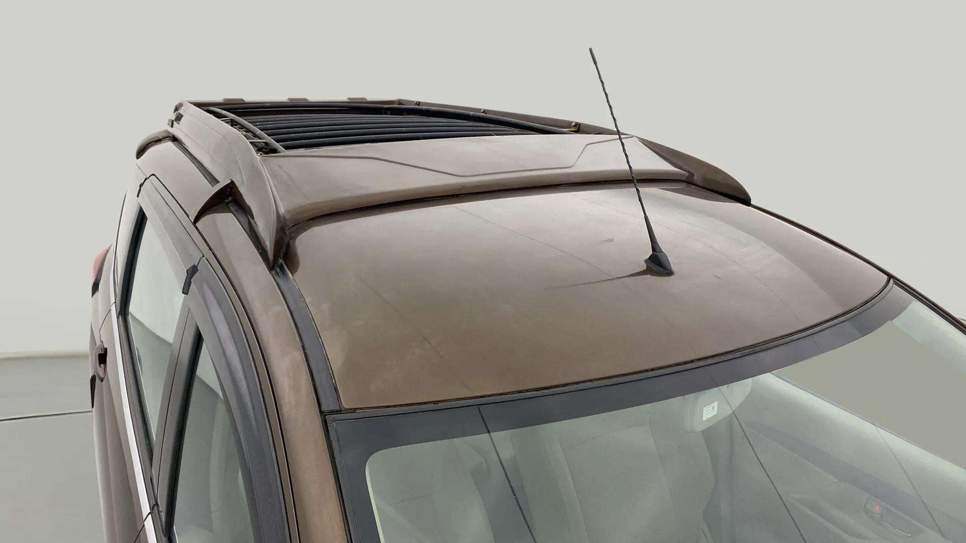 Roof and antenna view of a Maruti Suzuki Ertiga
