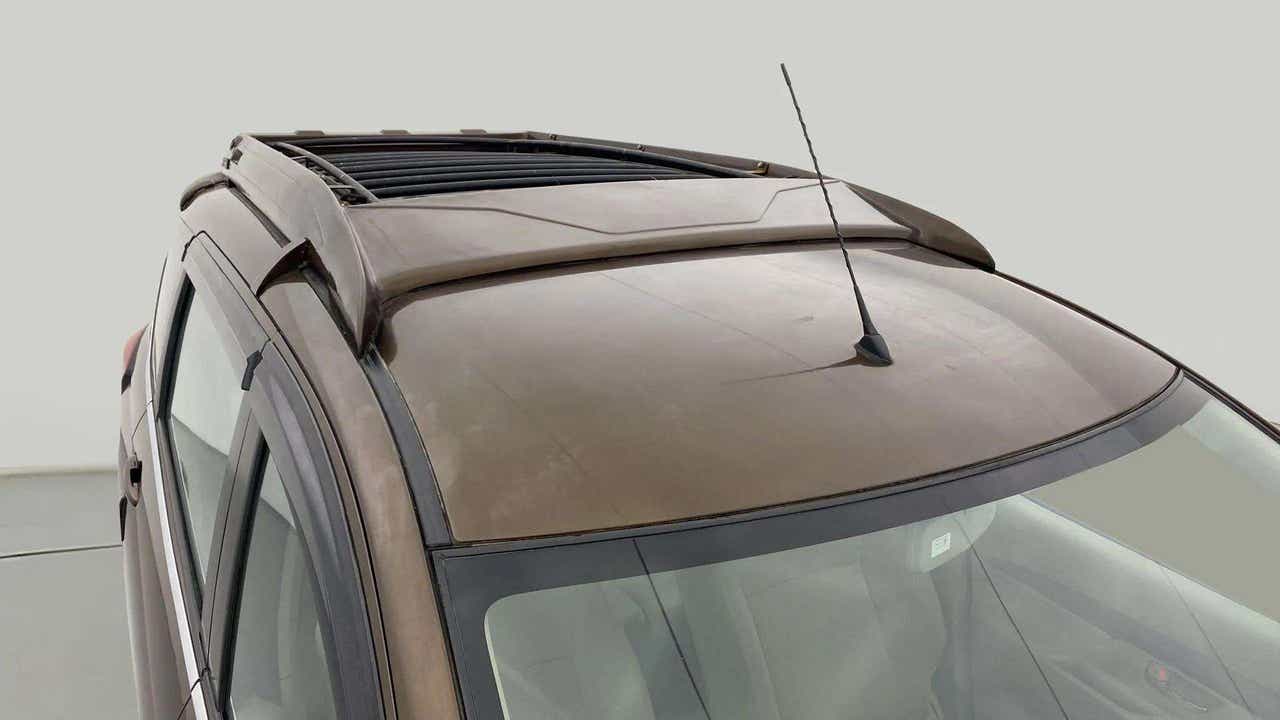 Roof and antenna view of a Maruti Suzuki Ertiga
