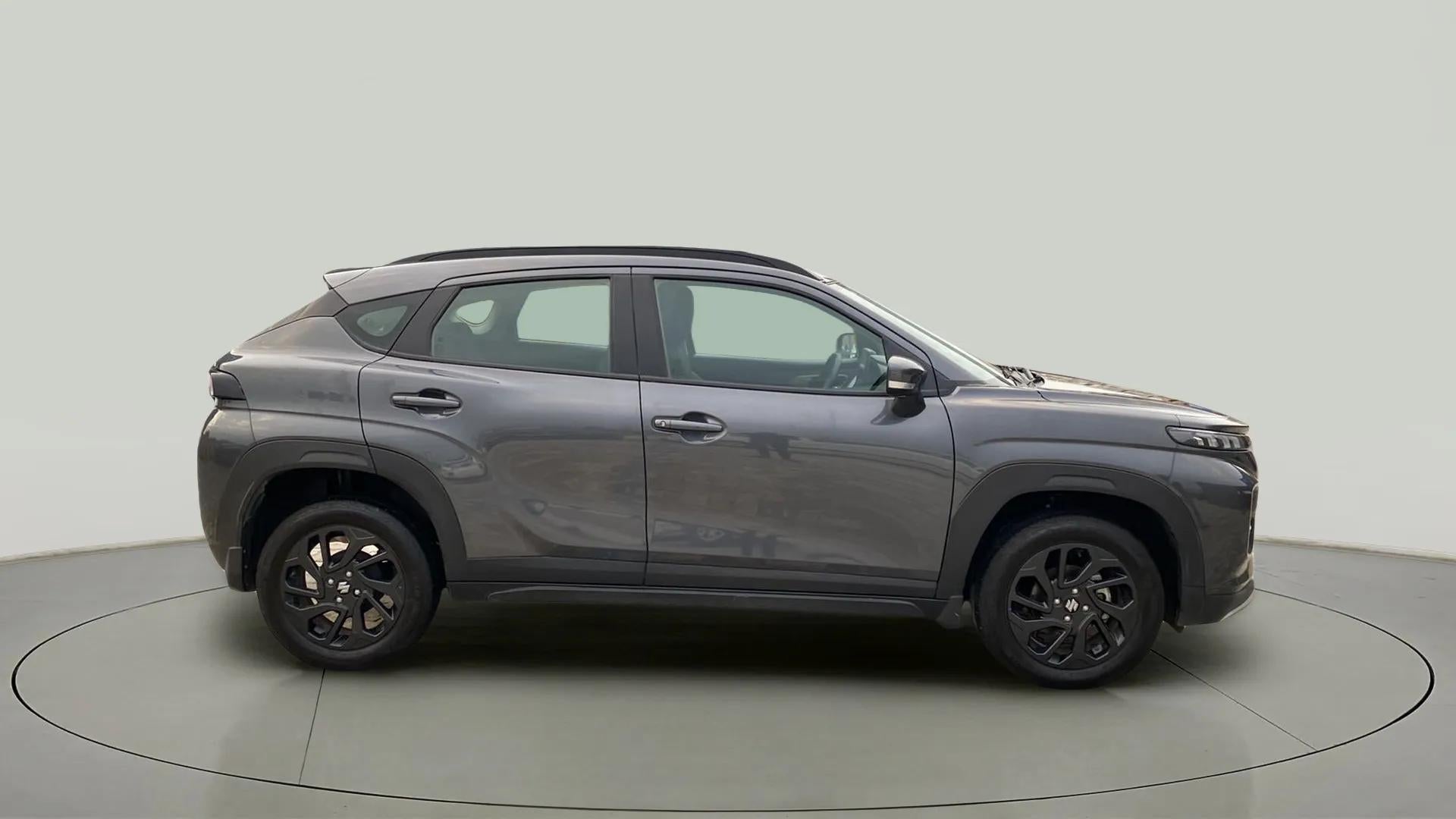 Side view of a grandeur grey Maruti Suzuki FRONX