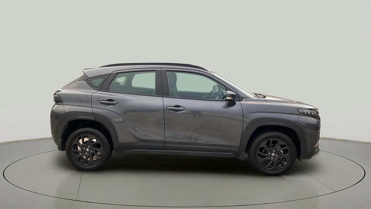 Side view of a grandeur grey Maruti Suzuki FRONX