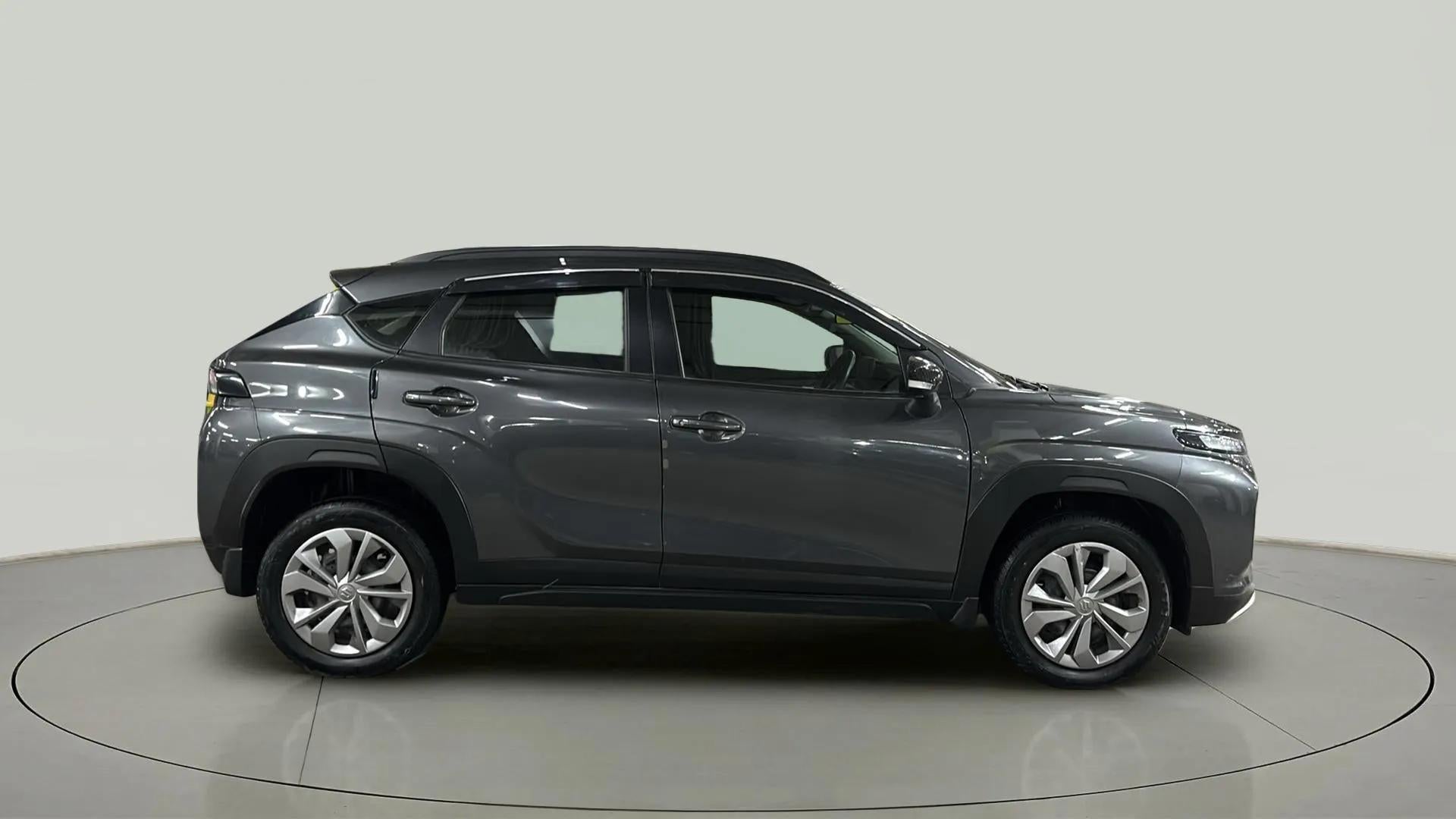 Side view of a grandeur grey Maruti Suzuki FRONX