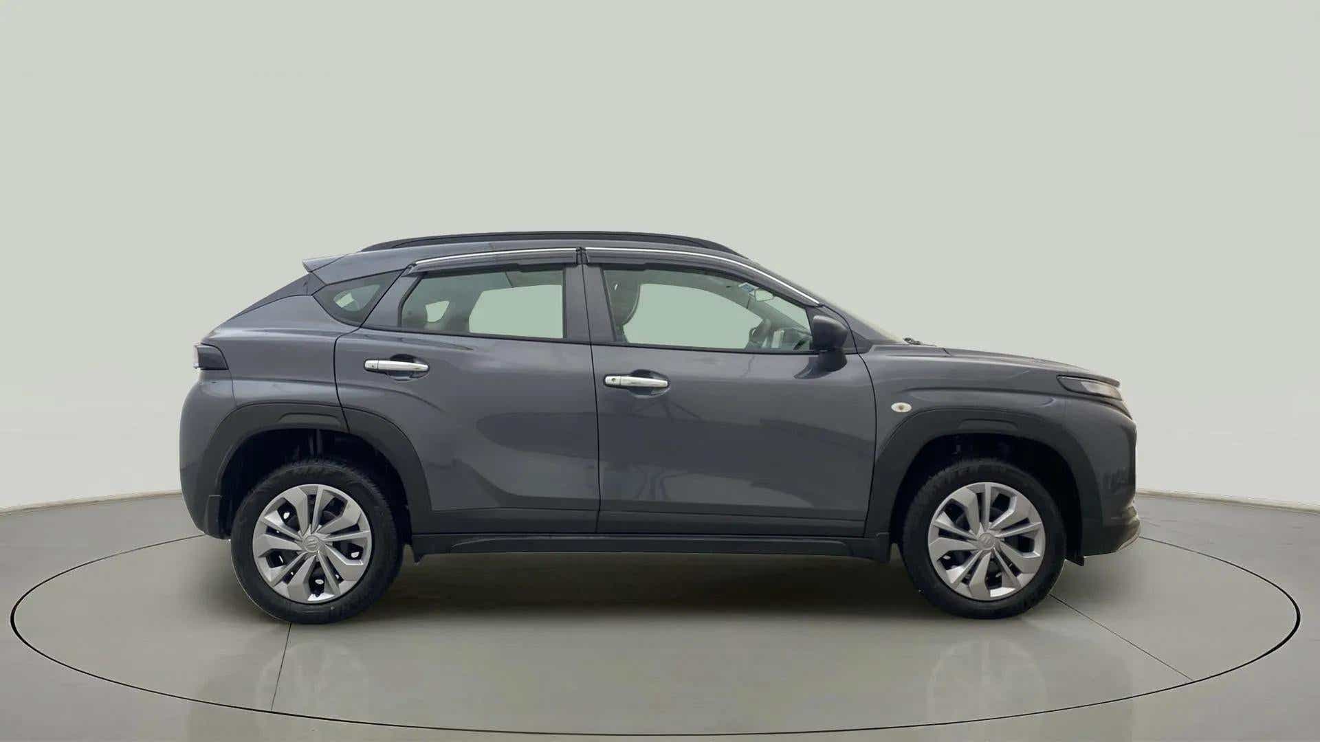 Side view of a grandeur grey Maruti Suzuki FRONX