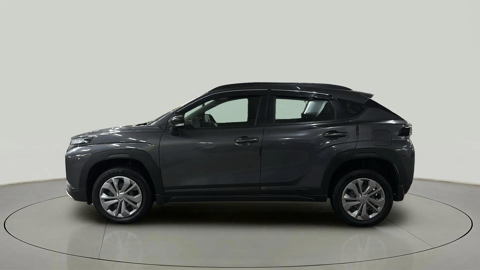 Side profile of a Grandeur Grey Maruti Suzuki FRONX