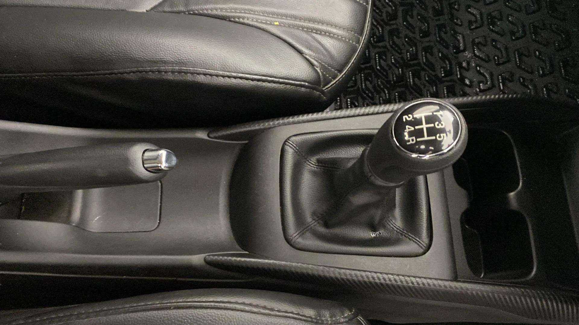 Gear lever and handbrake area of a Maruti Suzuki FRONX