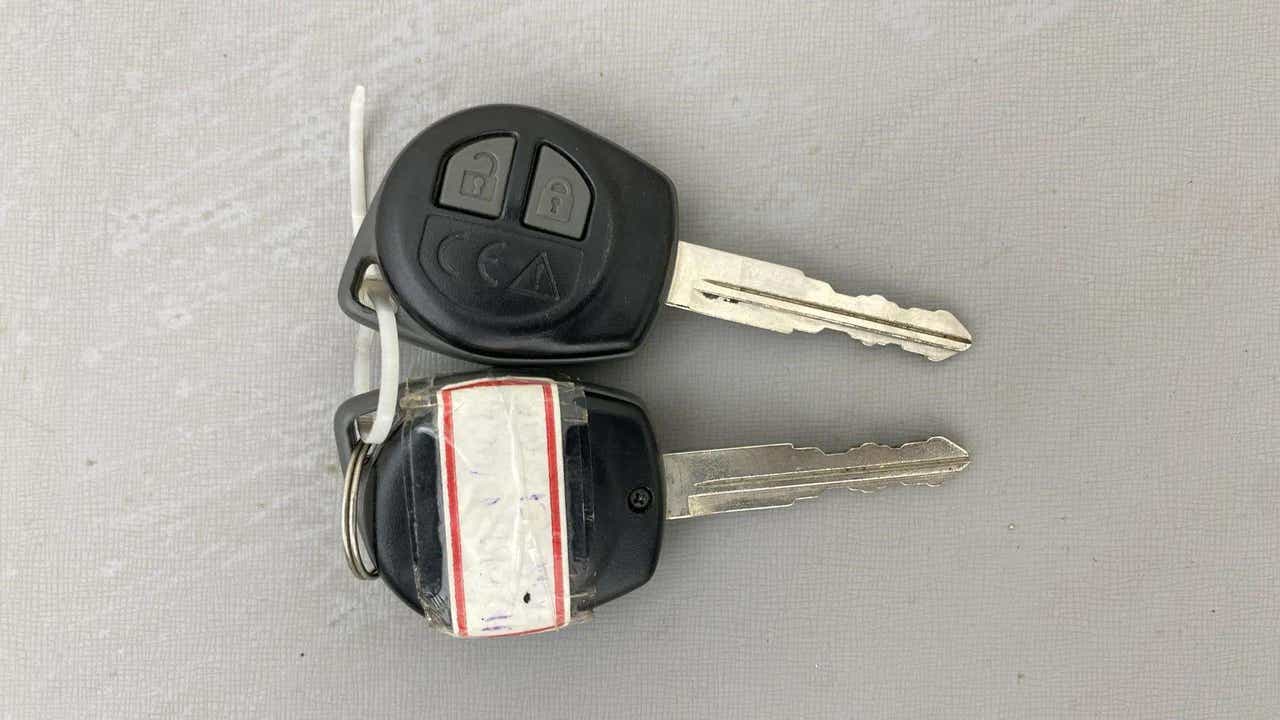 Car keys with remote of a Maruti Suzuki FRONX
