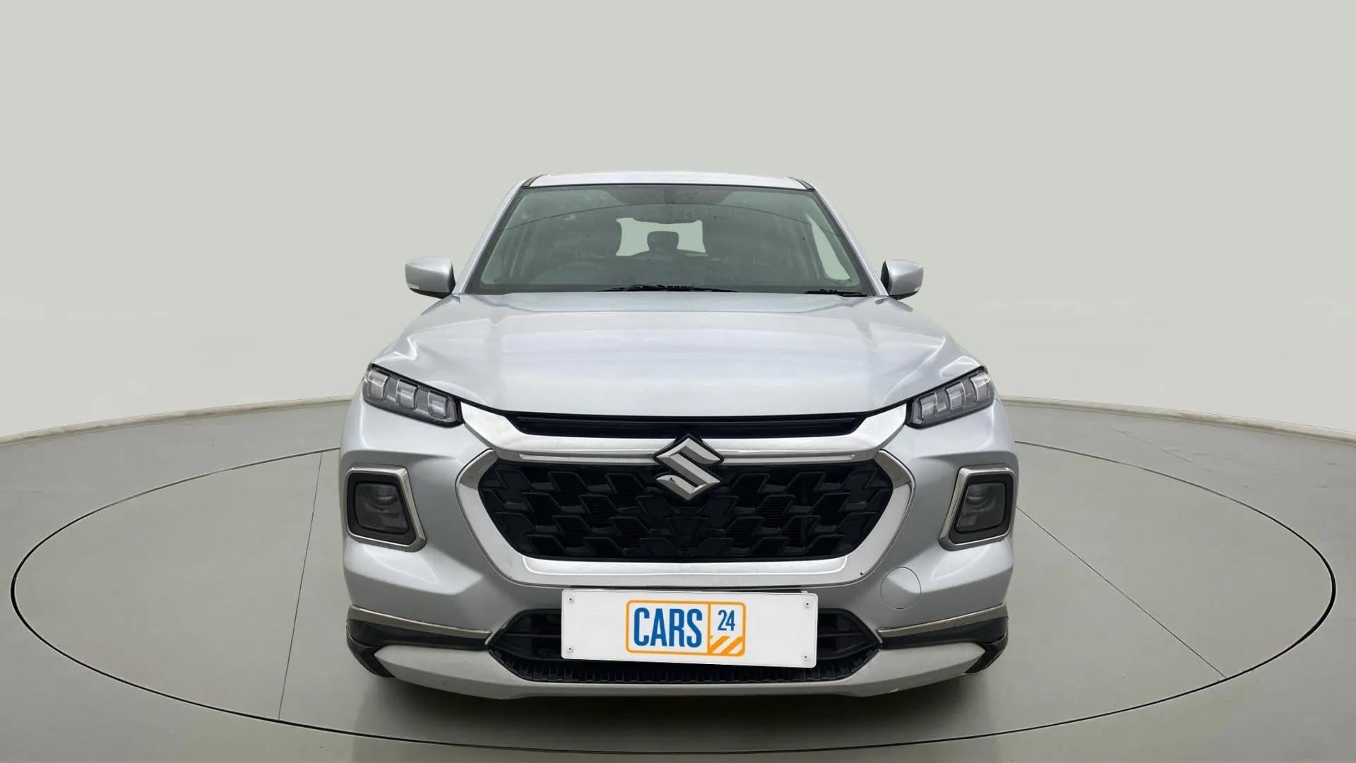 Front view of a Splendid Silver Maruti Suzuki Grand Vitara