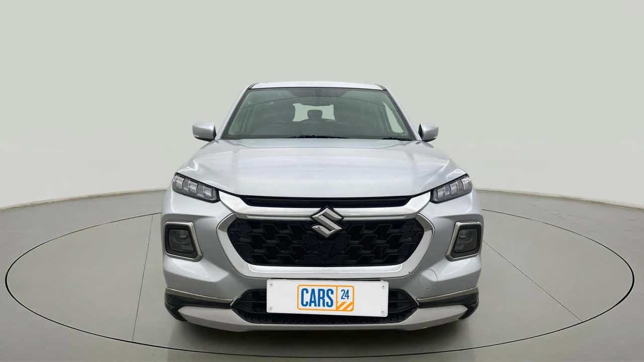 Front view of a Splendid Silver Maruti Suzuki Grand Vitara