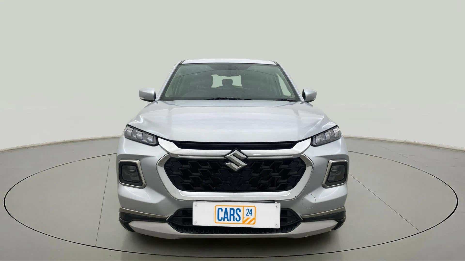 Front view of a Splendid Silver Maruti Suzuki Grand Vitara