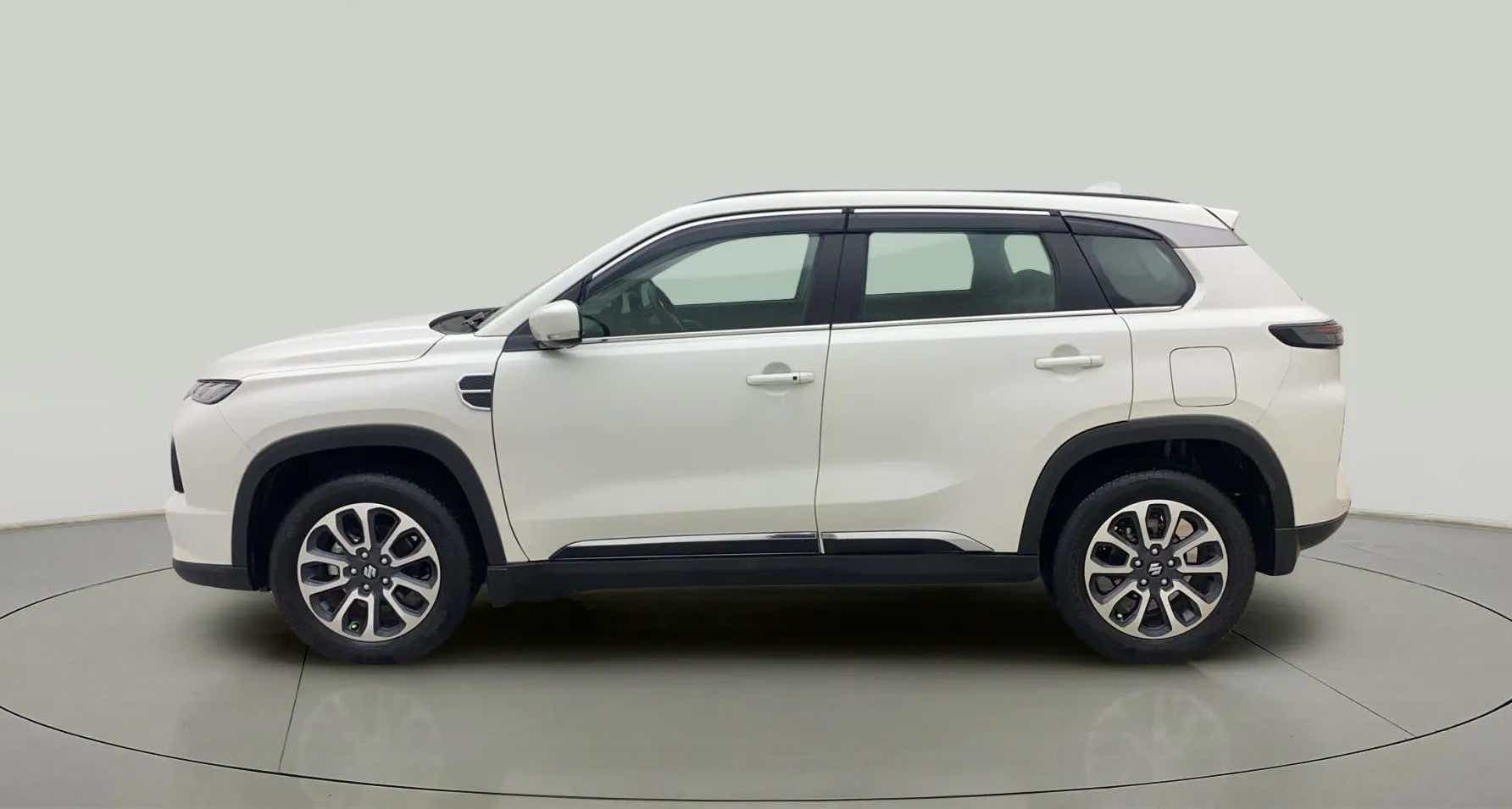 Side profile of a Maruti Suzuki Grand Vitara