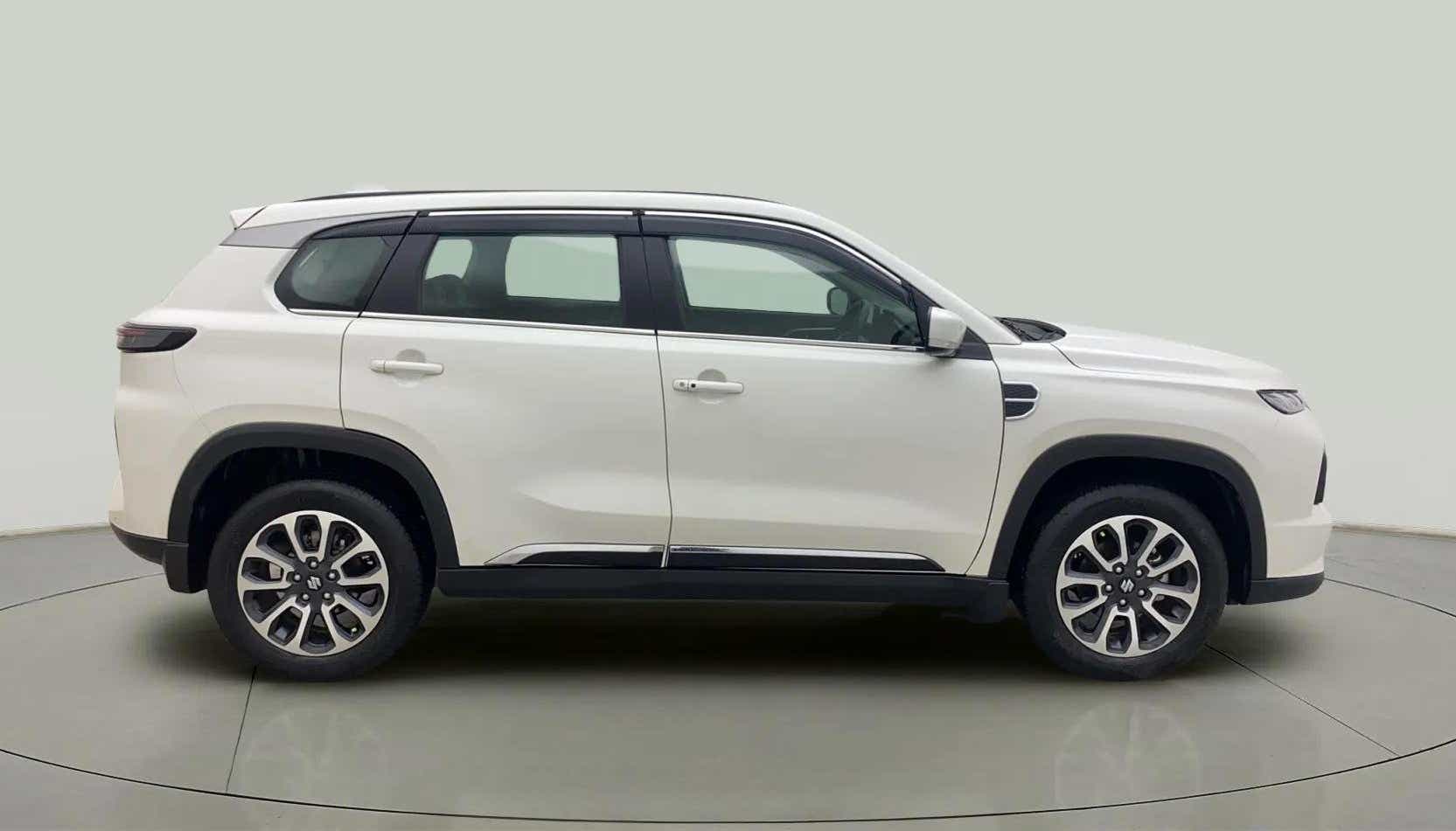Side view of a Maruti Suzuki Grand Vitara