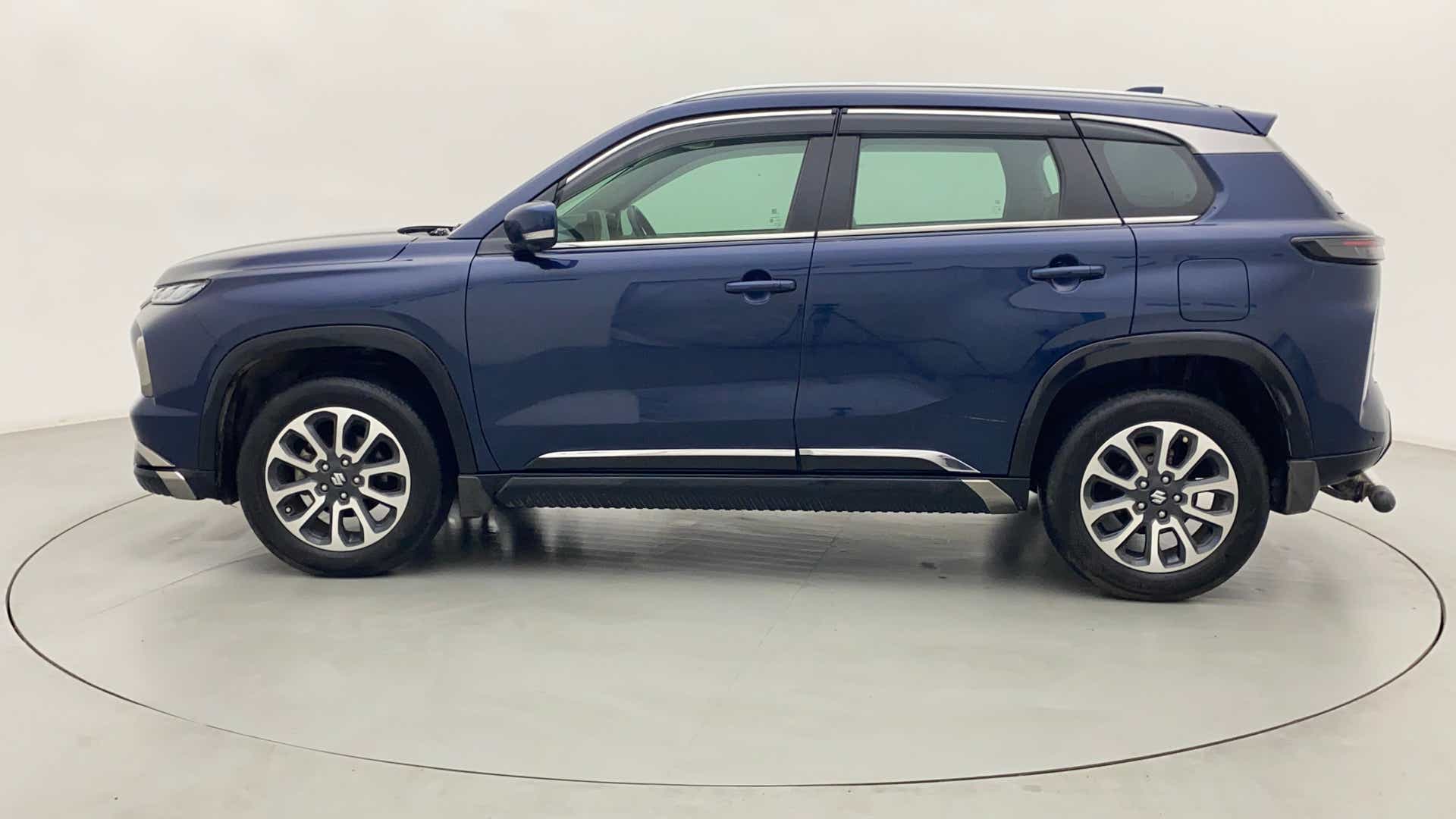 Side view of a Nexa Blue Maruti Suzuki Grand Vitara