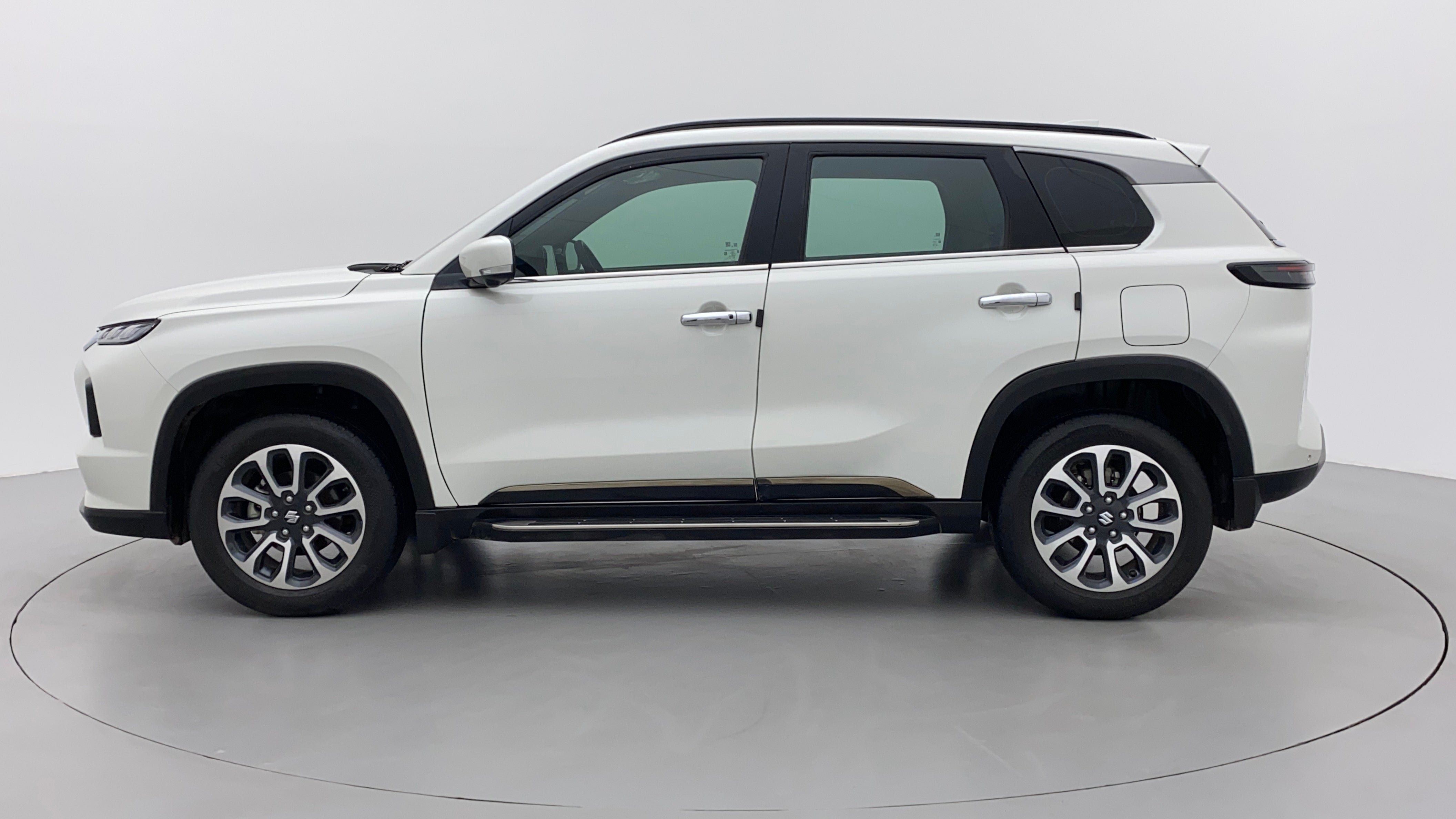 Side view of a Maruti Suzuki Grand Vitara