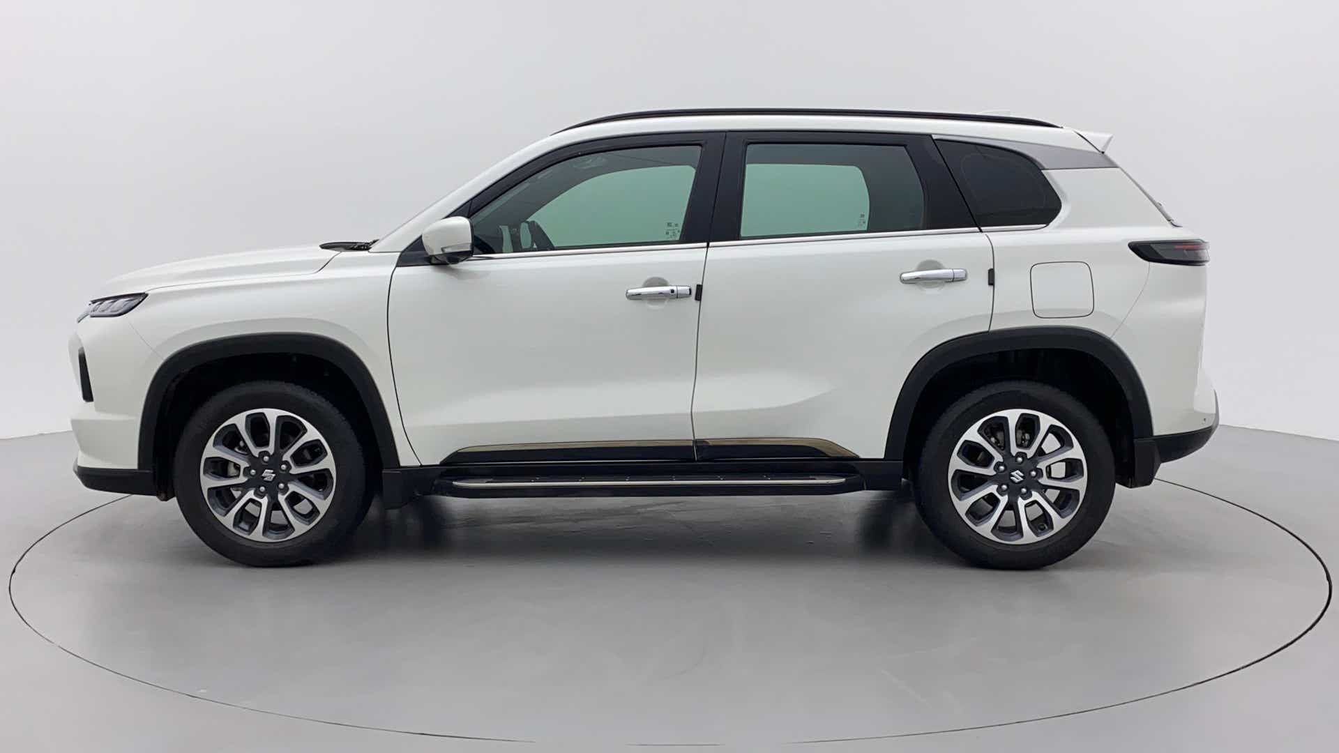 Side view of a Maruti Suzuki Grand Vitara