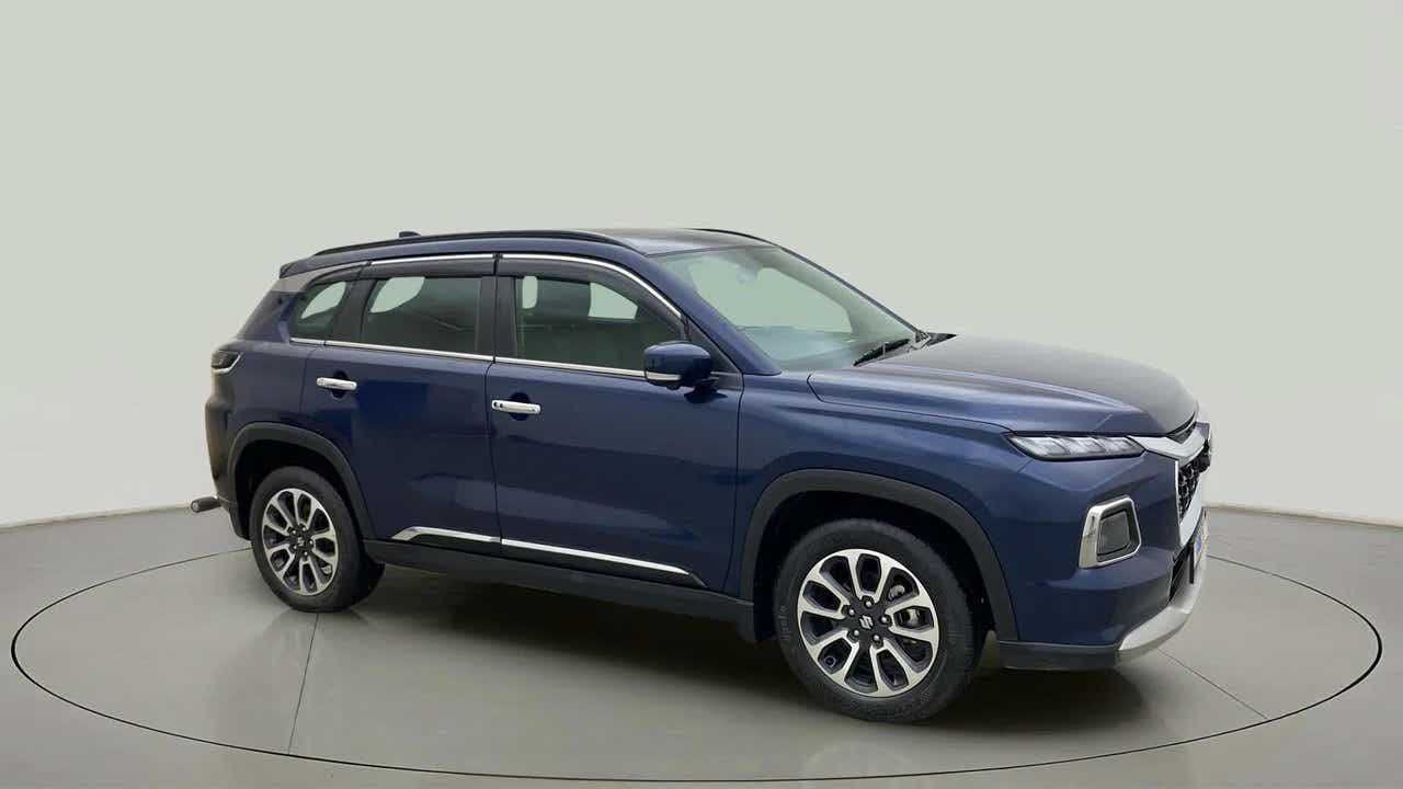 Side view of a Nexa Blue Maruti Suzuki Grand Vitara