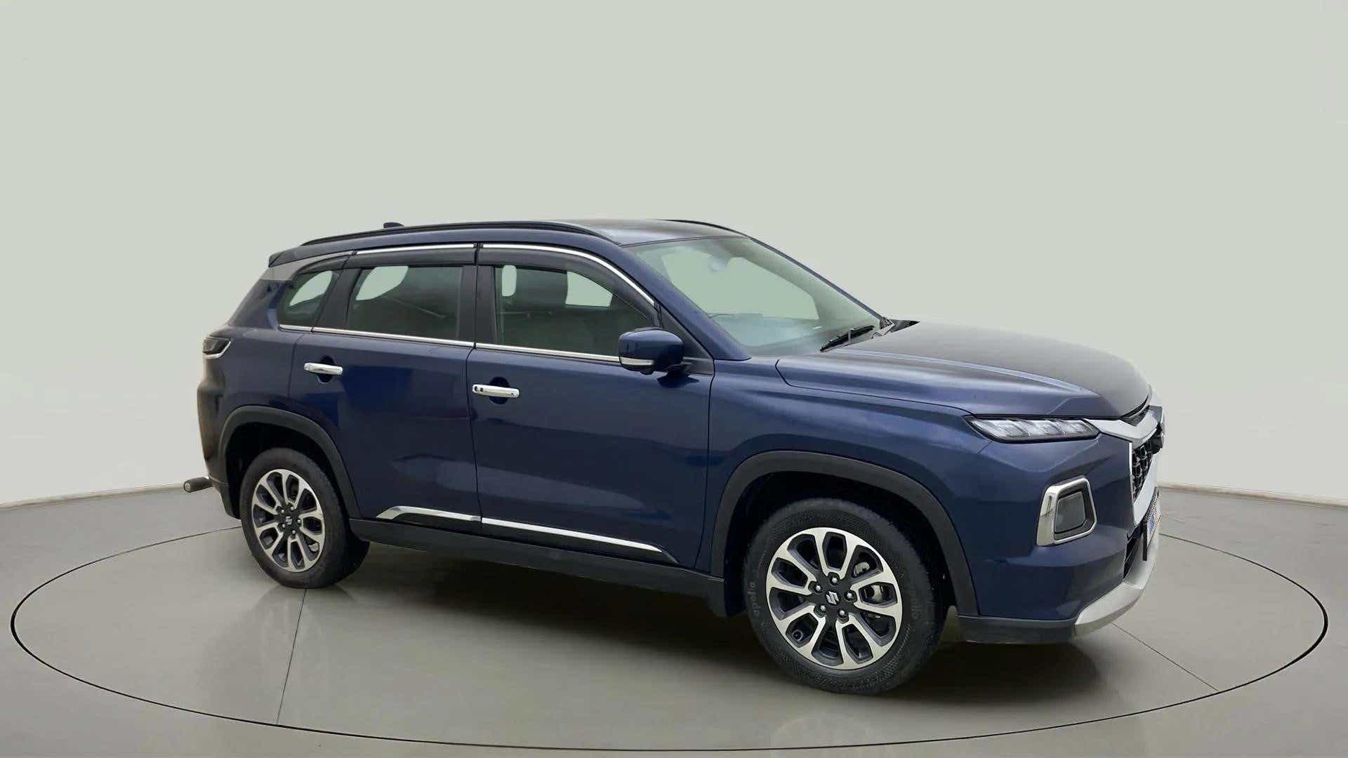 Side view of a Nexa Blue Maruti Suzuki Grand Vitara