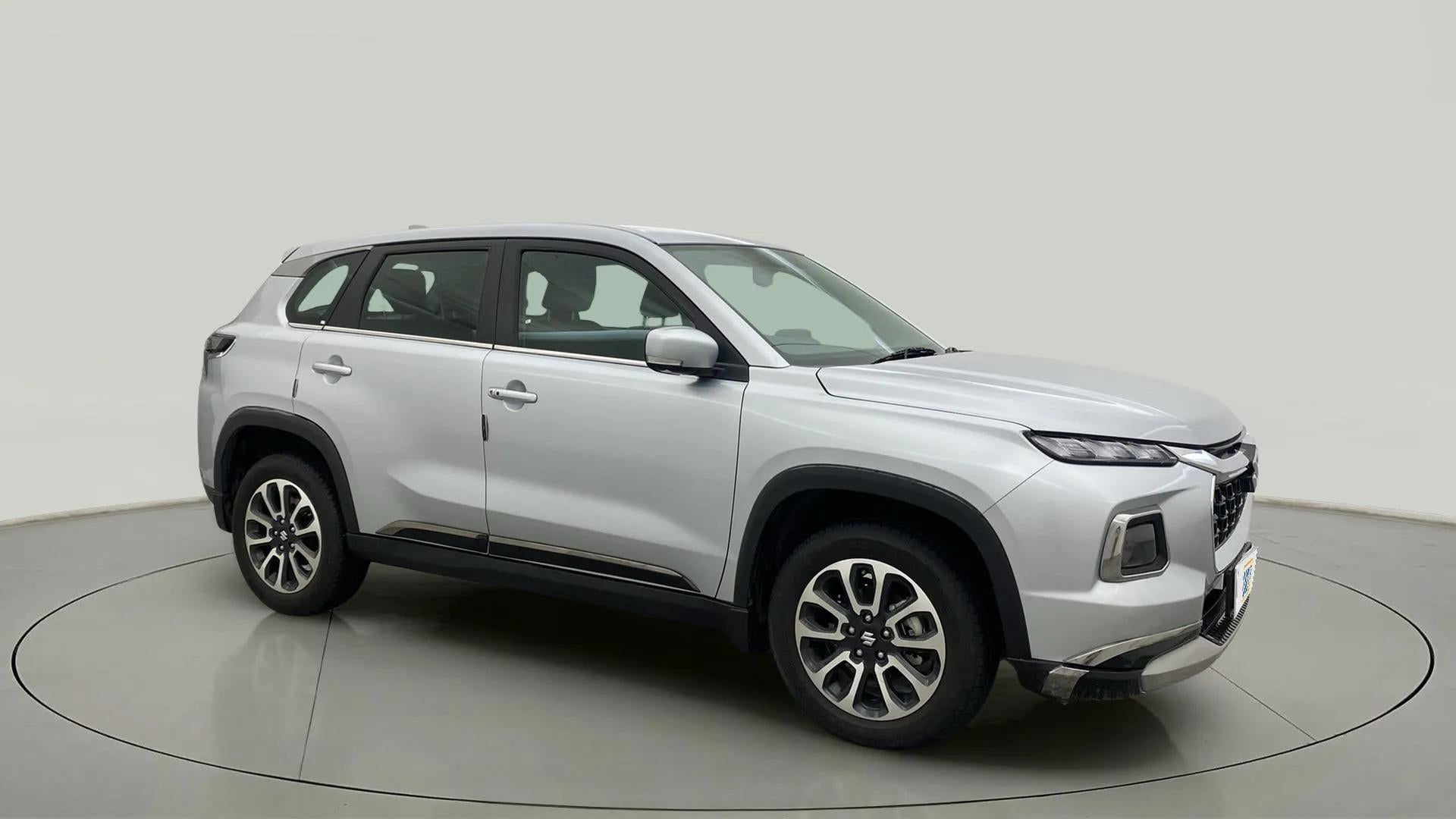 Front side view of a Splendid Silver Maruti Suzuki Grand Vitara