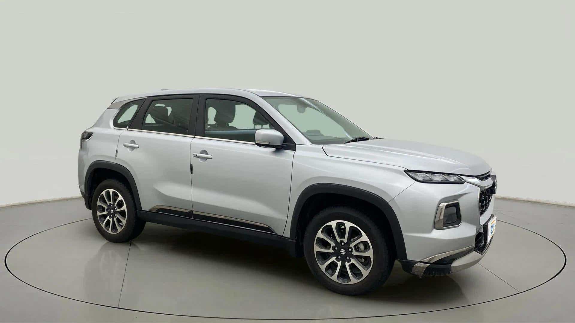 Front side view of a Splendid Silver Maruti Suzuki Grand Vitara