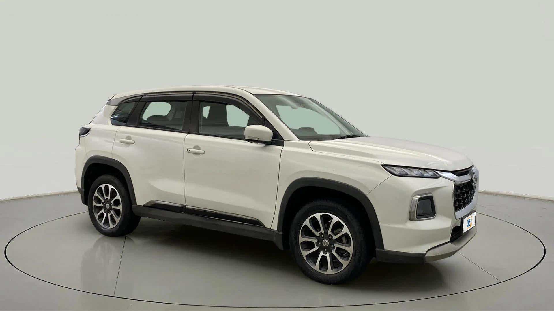 Side view of a Maruti Suzuki Grand Vitara