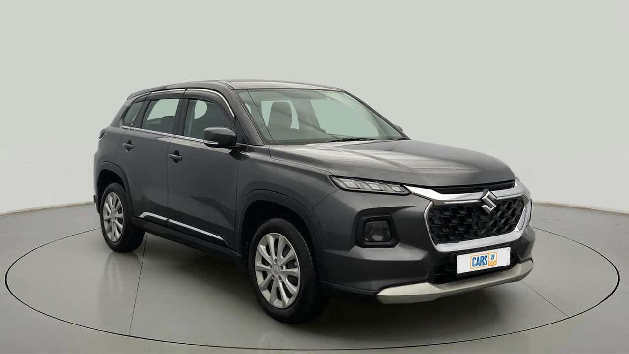 Front three-quarter view of a grandeur grey Maruti Suzuki Grand Vitara