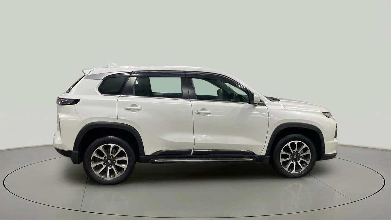 Side view of a Maruti Suzuki Grand Vitara
