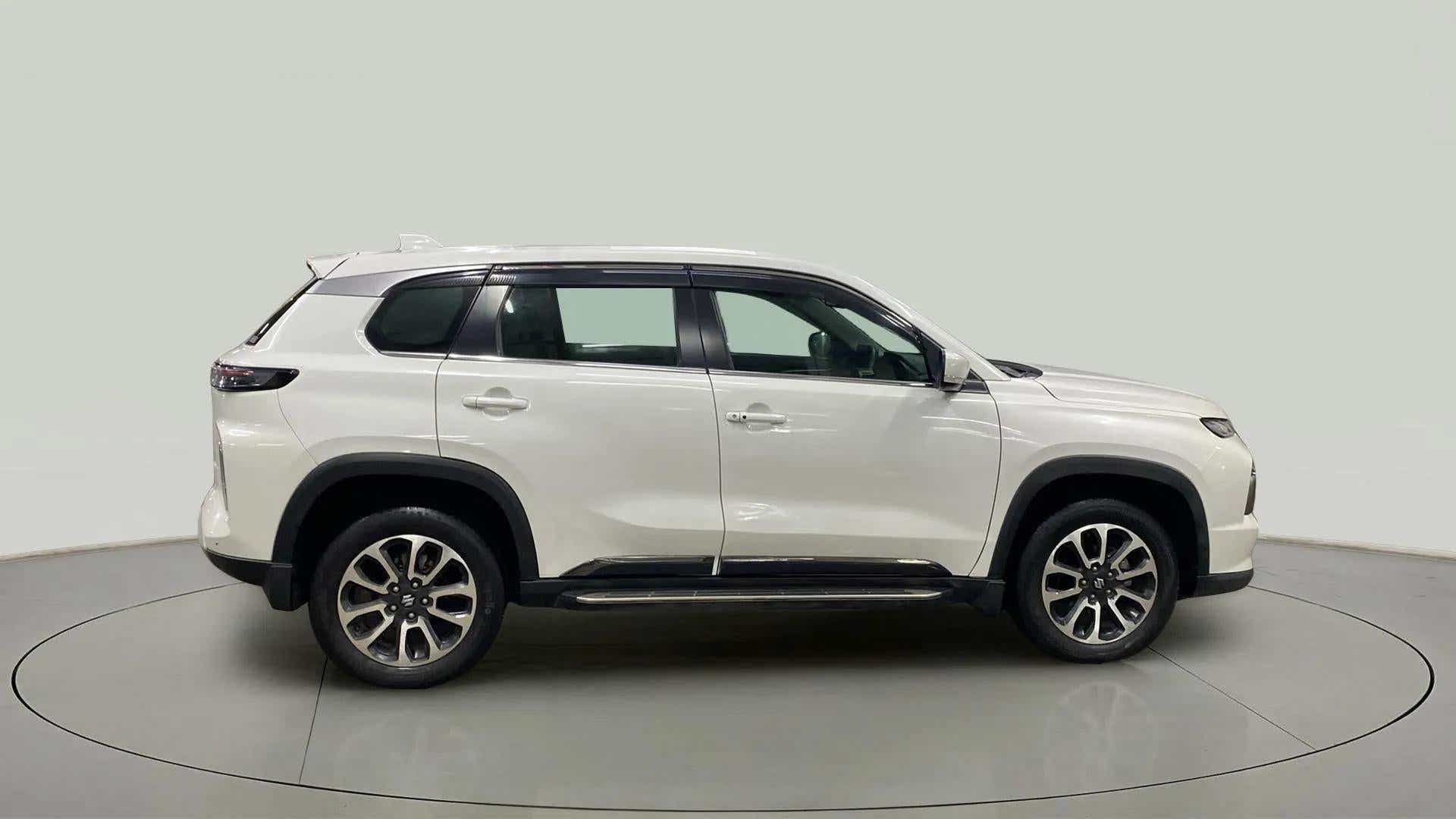 Side view of a Maruti Suzuki Grand Vitara