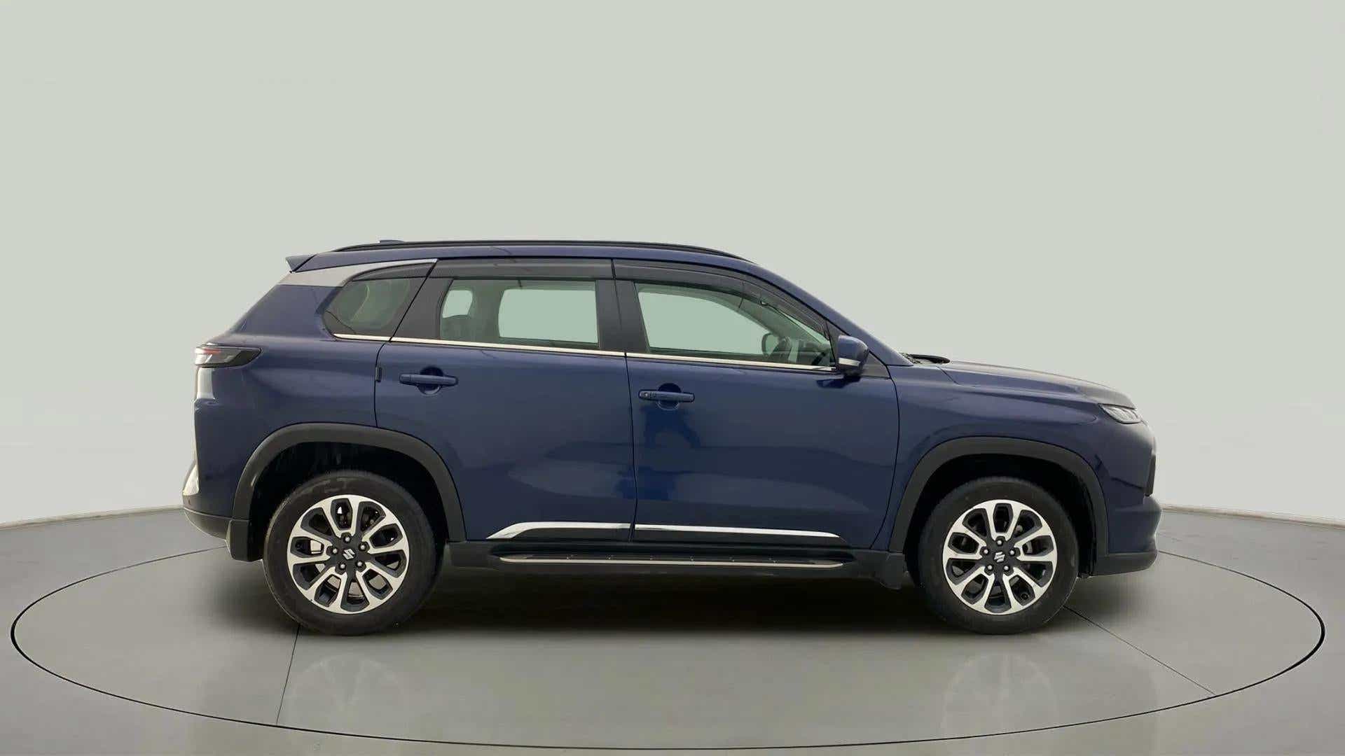 Side view of a Nexa Blue Maruti Suzuki Grand Vitara
