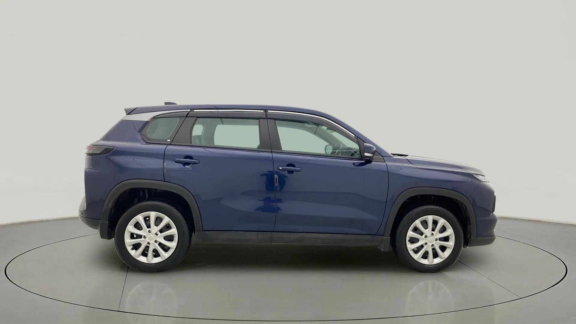 Side view of a Nexa Blue Maruti Suzuki Grand Vitara