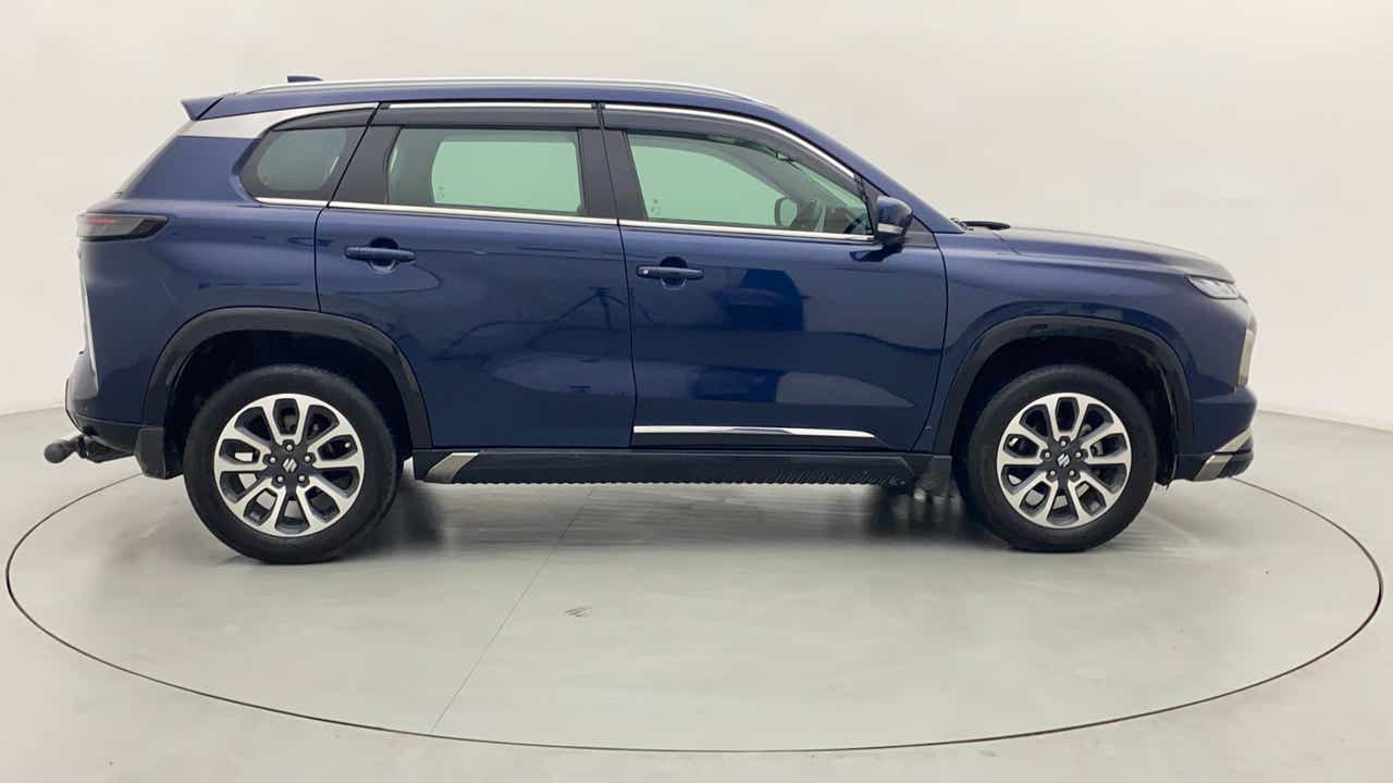 Side view of a Nexa Blue Maruti Suzuki Grand Vitara
