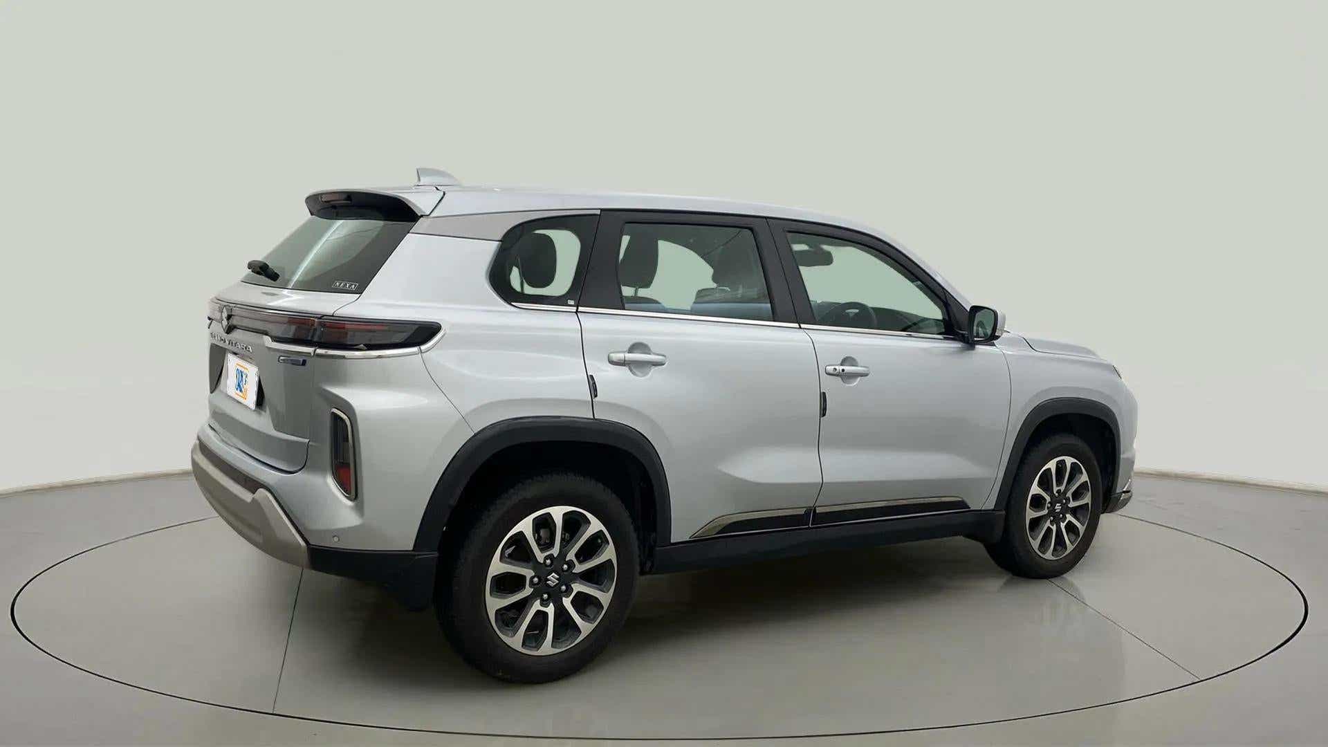 Rear three-quarter view of a Splendid Silver Maruti Suzuki Grand Vitara